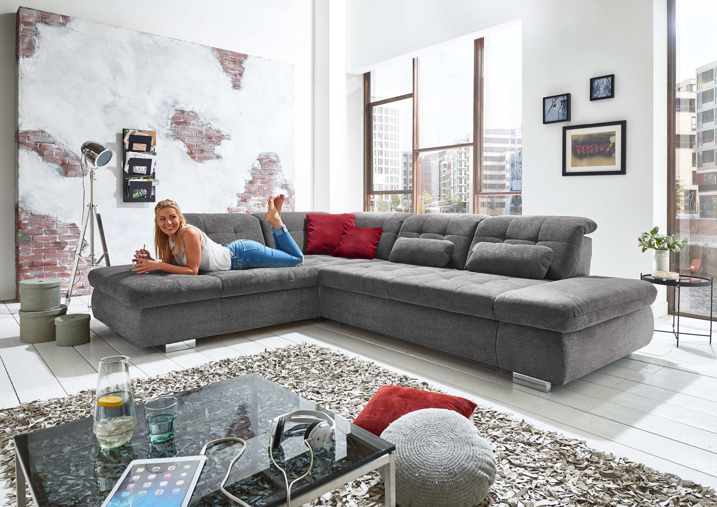 Die PlanBar Ecksofa "MP-IN17004 L-Form, Breite 323 cm, mit Federkern-Polsterung" inkl. Sitztiefenverstellung, wahlweise weitere Funktionen
