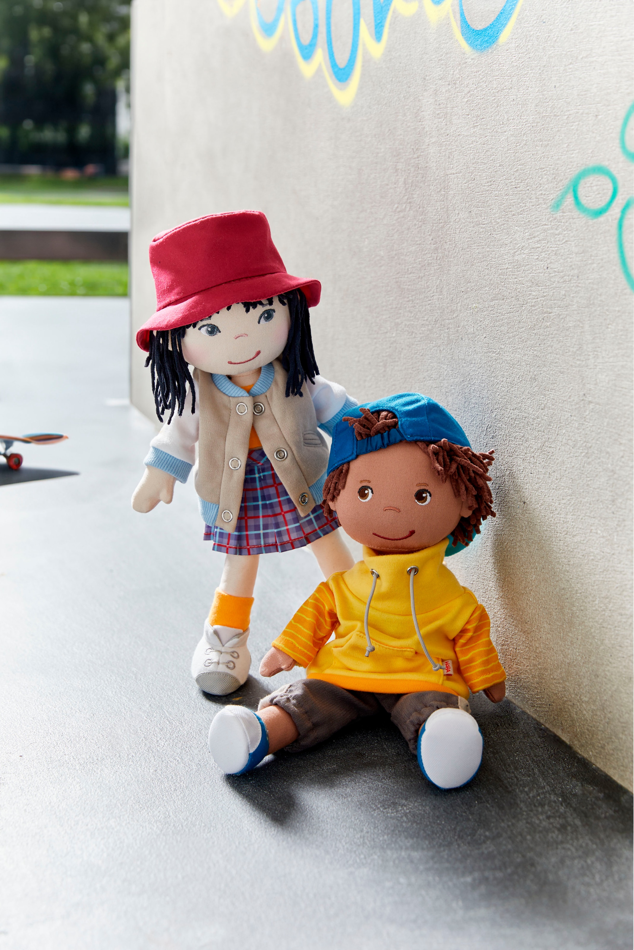 Haba Stoffpuppe »Yuki«, Mit Top, Sweatjacke und Hut