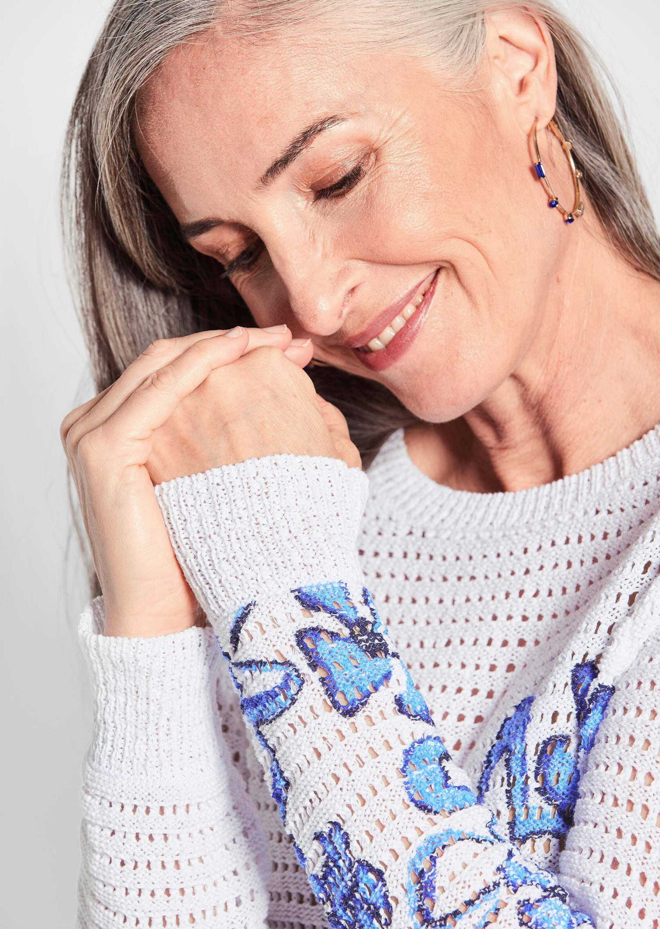 GOLDNER Rundhalspullover »Kurzgröße Eleganter Pullover mit Kontrastdruck«