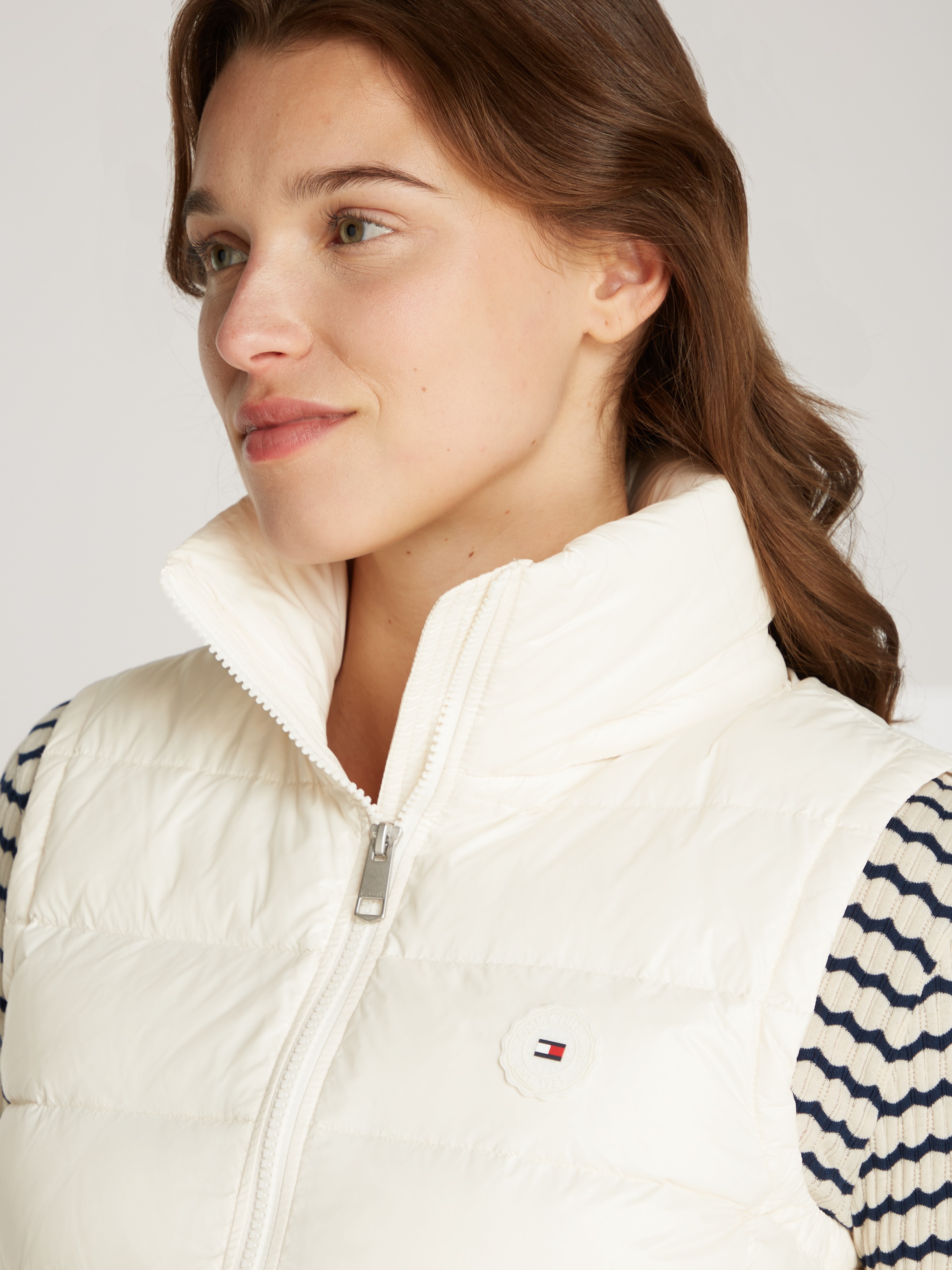 Thumbnail - Tommy Hilfiger Steppweste "LW DOWN FEMININE GLOSS VEST", mit leichter Wattierung