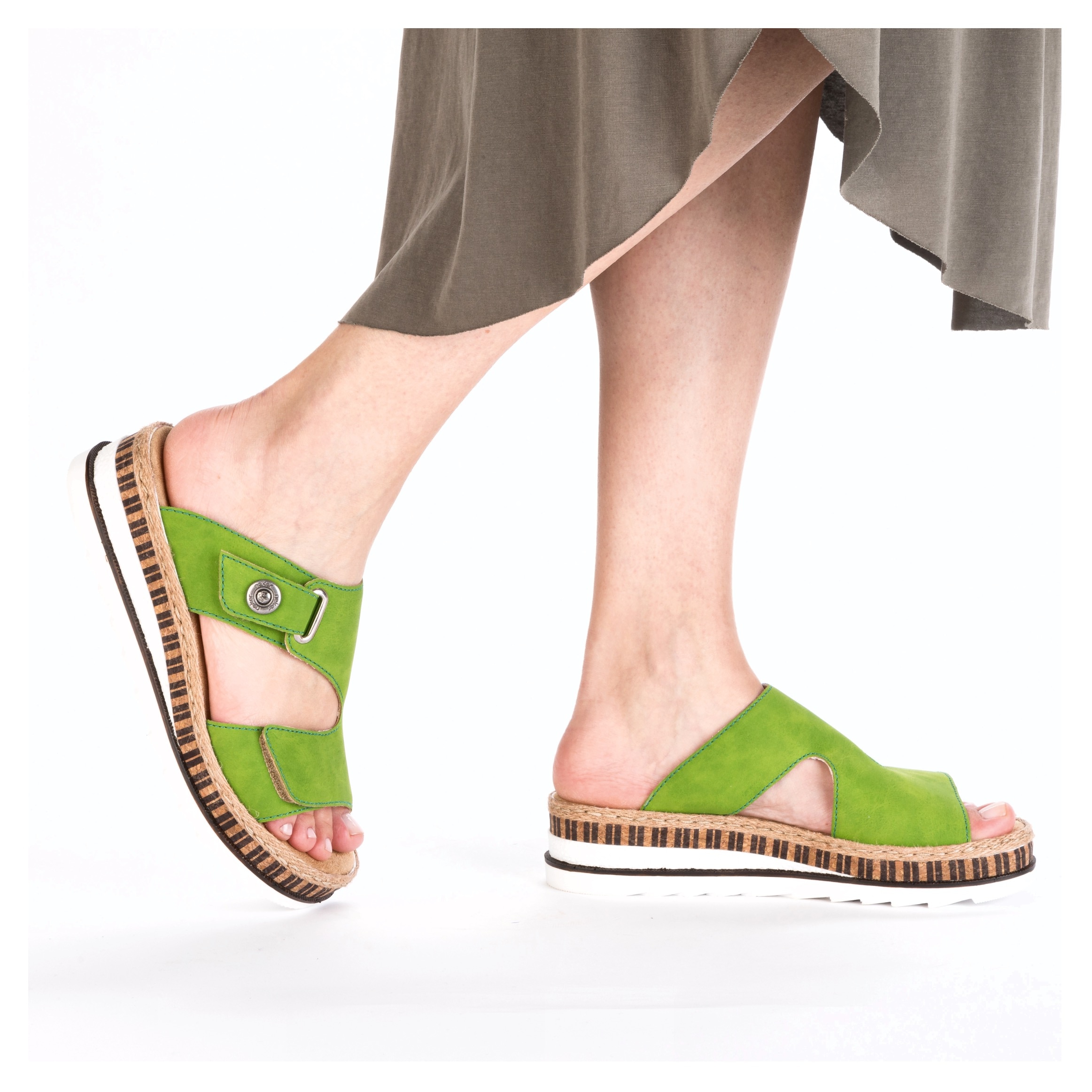 Rieker Pantolette, Sommerschuh, Strandschuh, Hausschuh mit trendigem Keilabsatz