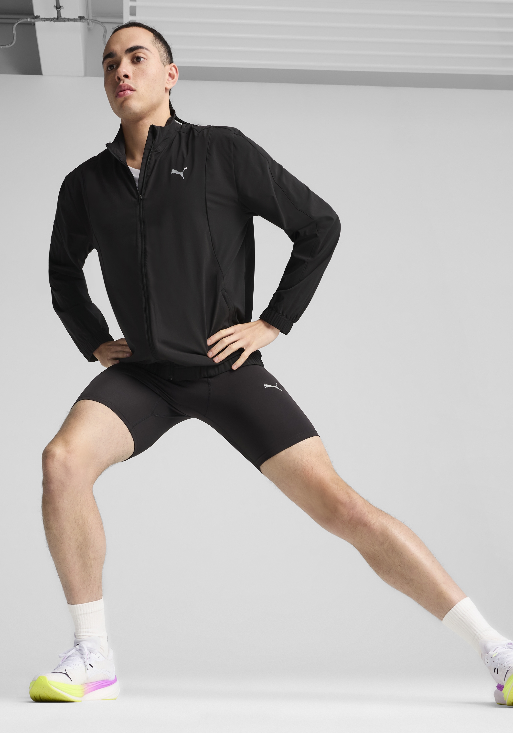 PUMA Trainingsjacke »RUN VELOCITY WOVEN JACKET« ohne Kapuze mit Nahttaschen, mit Reißverschluss und Schutzleiste