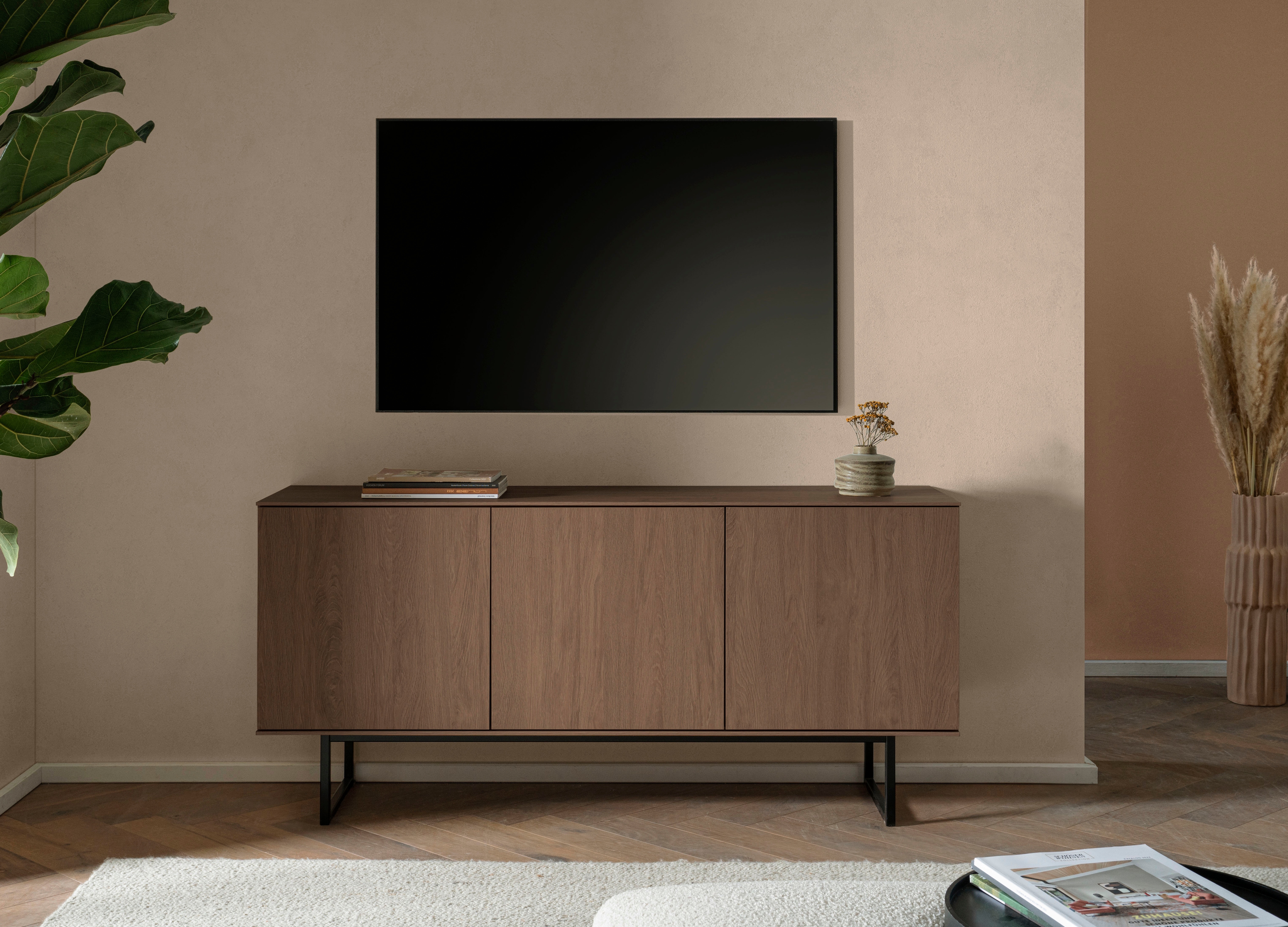 Home affaire Lowboard "Lund, moderner TV-Unterschrank, Kommode mit Kufengestell" optisch dünner Oberboden, hochwertige Optik, ausreichend Stauraum