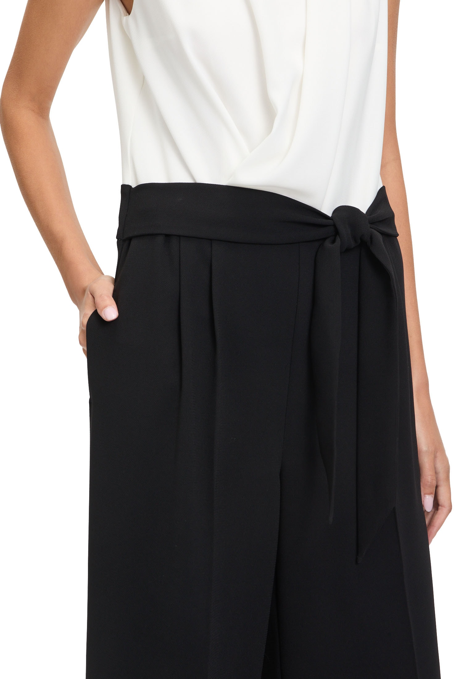 Betty&Co Overall »Betty & Co Jumpsuit ohne Arm«, (1 tlg.), Falten