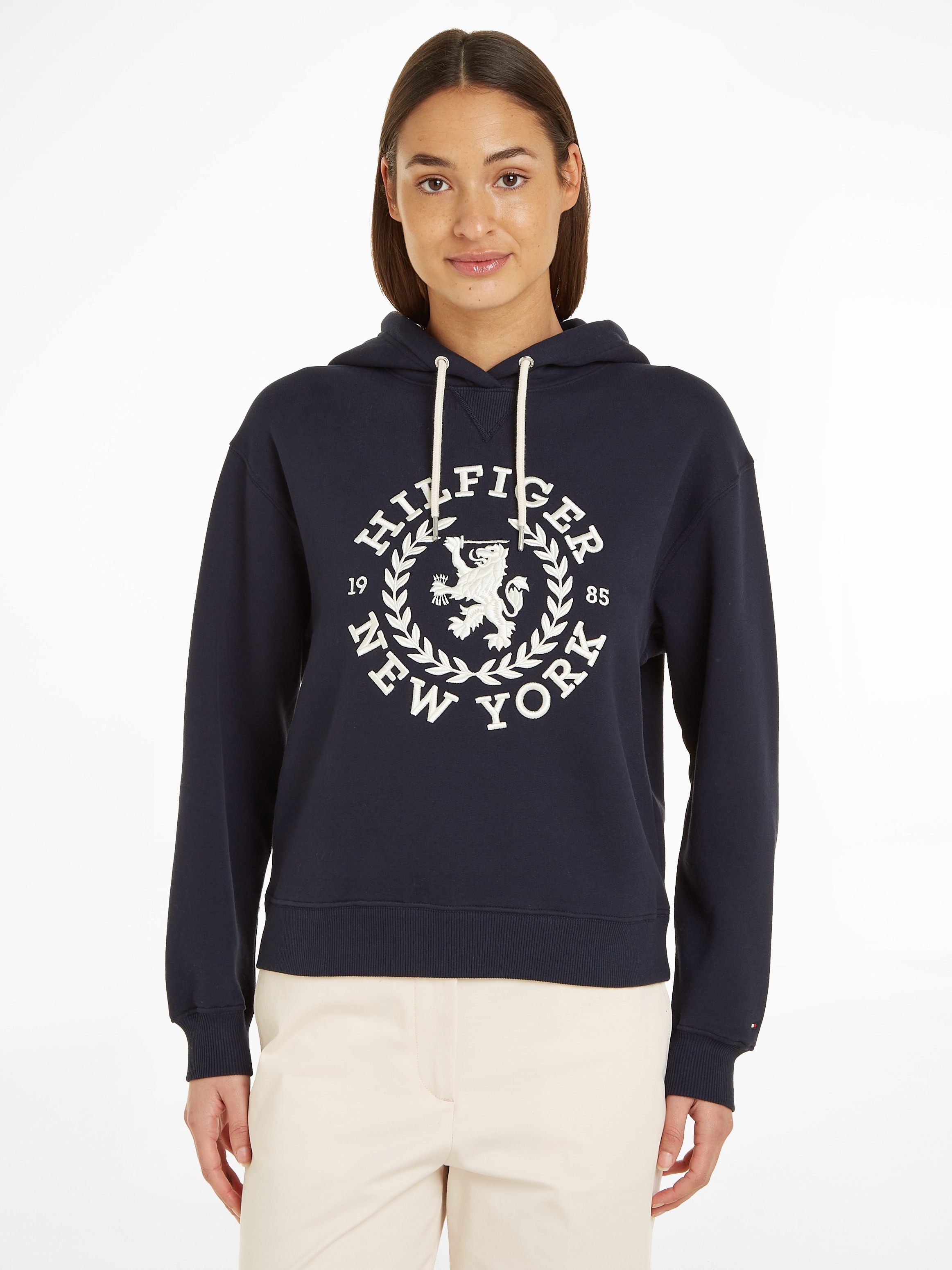 Tommy Hilfiger HOODIE«, online kaufen »REG CREST BAUR mit | Kapuzensweatshirt gesticktem Logoschriftzug