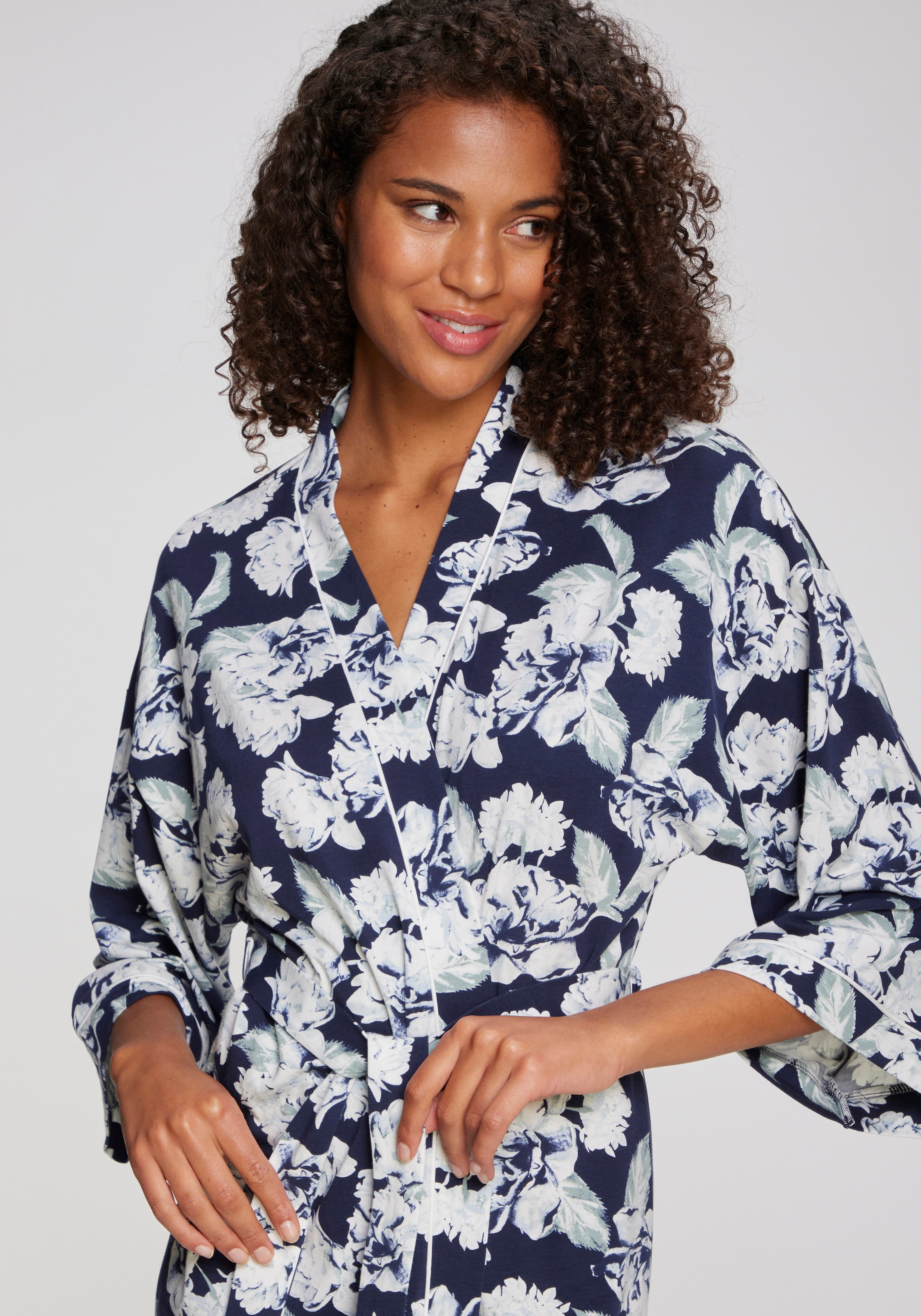 LASCANA Kimono, mit schönem Blumenmuster