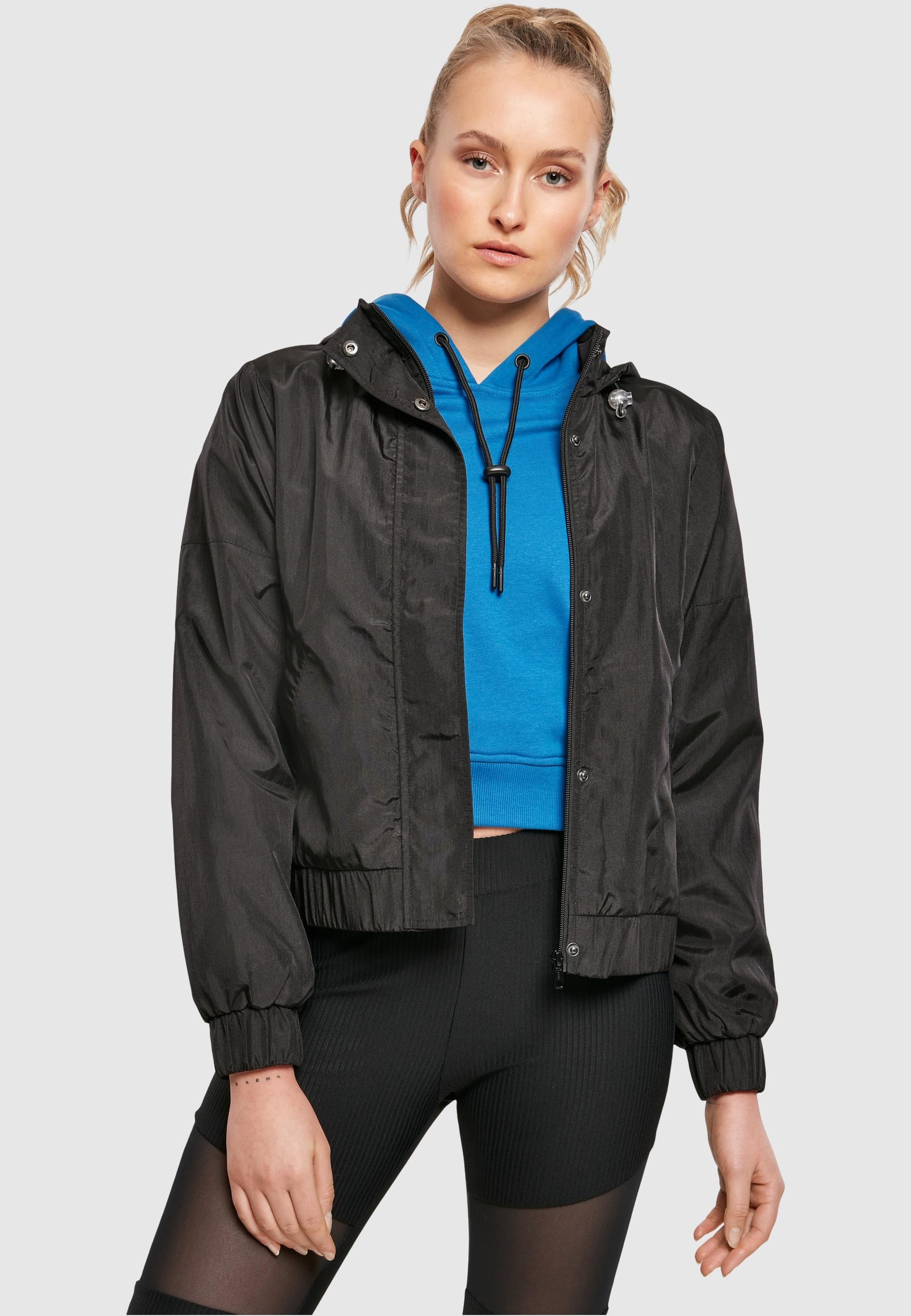 URBAN CLASSICS Allwetterjacke »Urban Classics Damen Ladies Oversized Shiny Crinkle Nylon Jacket«, (1 St.), mit Kapuze