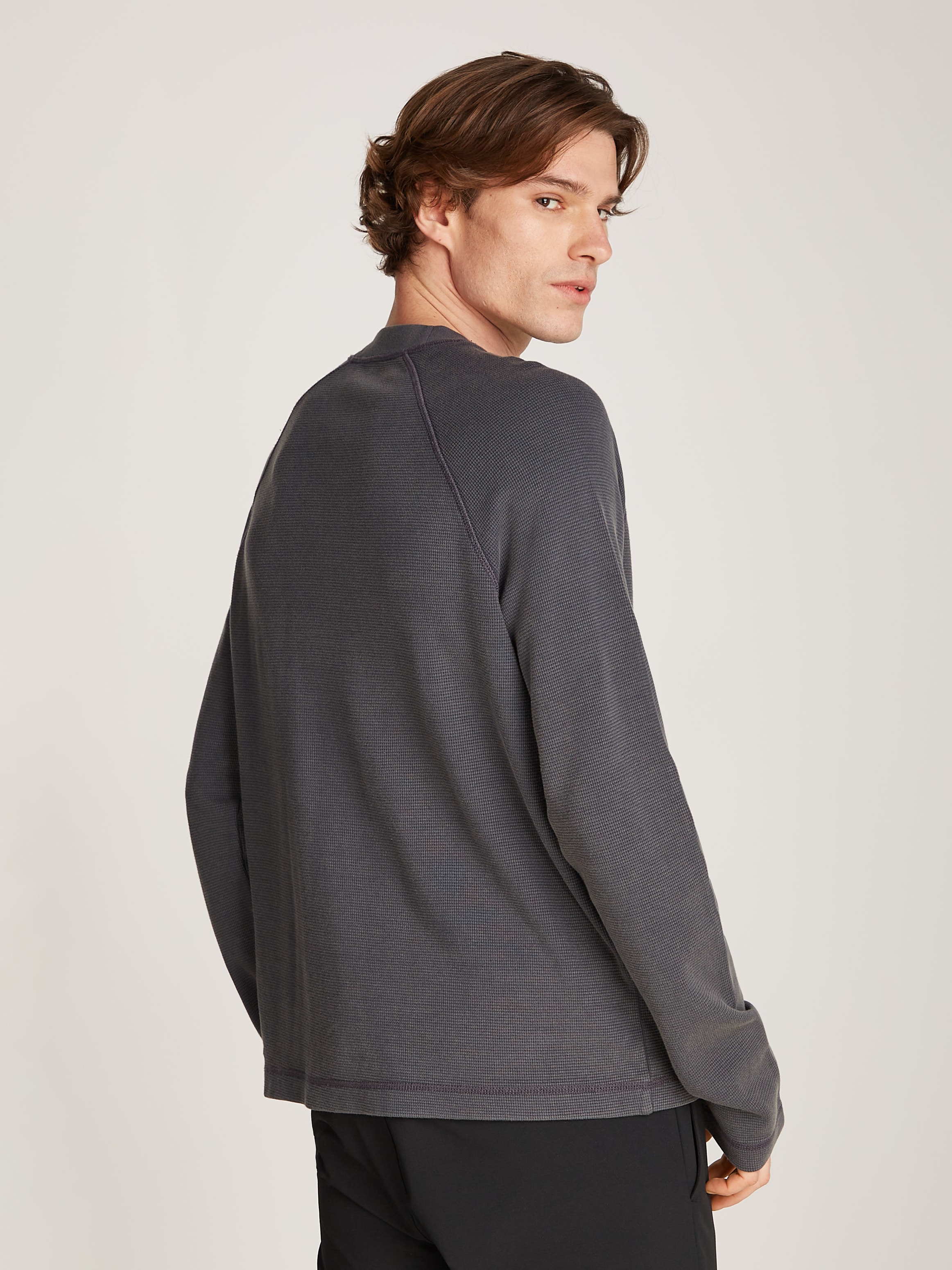 Calvin Klein Jeans Langarmshirt WASHED WOVEN LABEL WAFFLE RAGLAN in gewasch günstig online kaufen