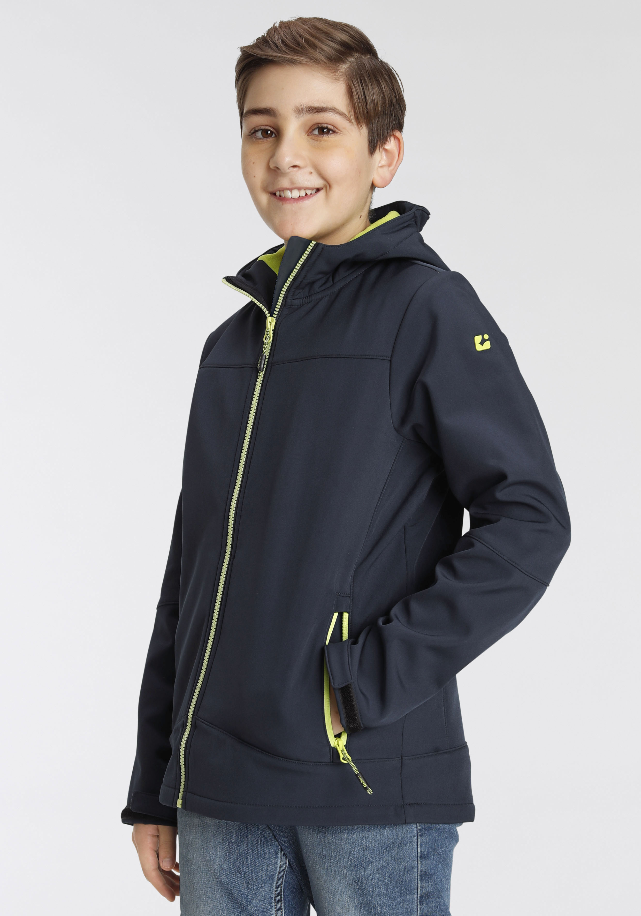 Killtec Softshelljacke "BYS SFTSHLL JCKT OT" mit Kapuze für Kinder, mit Kapuze, hoch geschlossener Ausschnitt, wasserabweisend