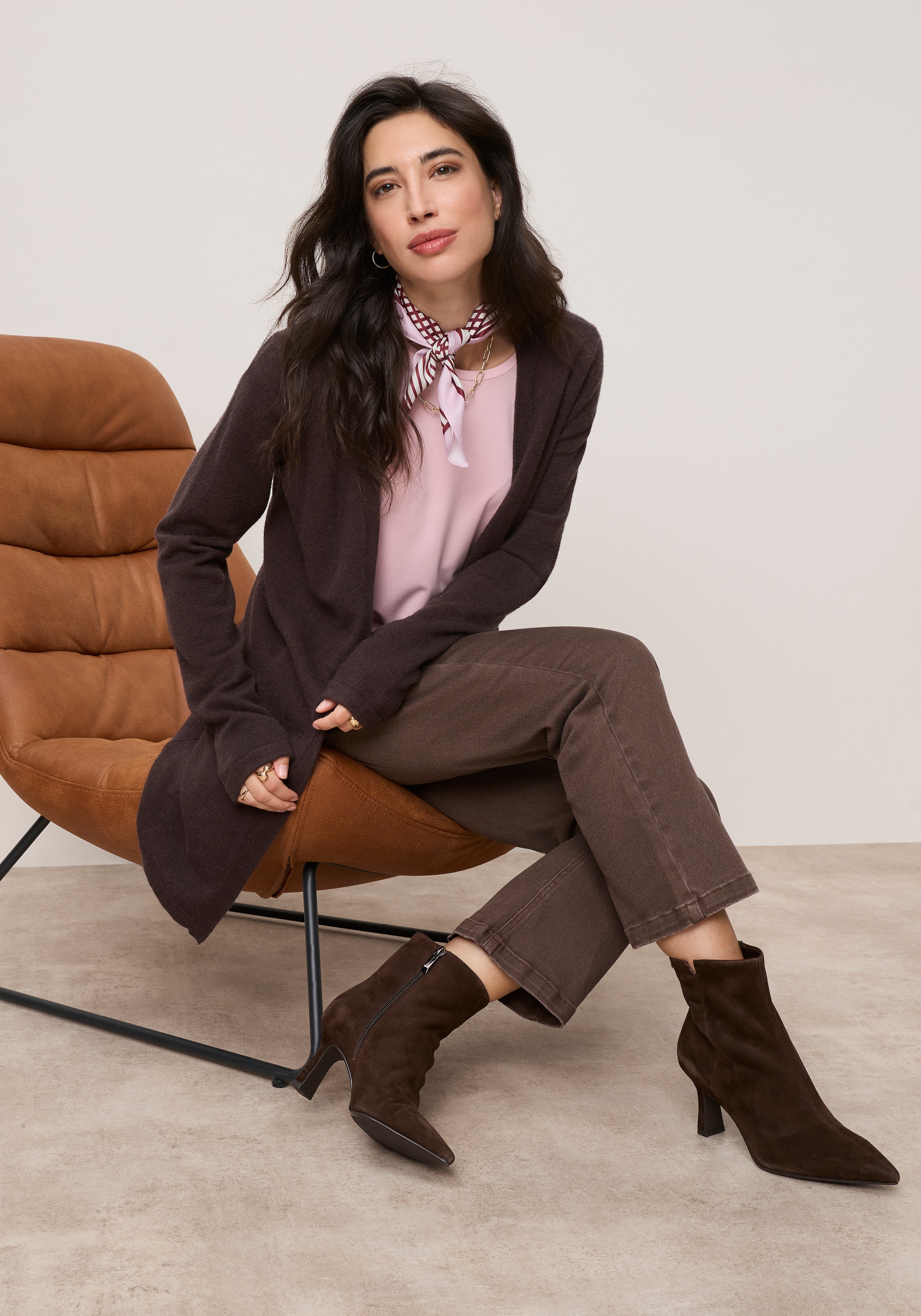 Laura Scott mit modischem Graphik-Design in Kreis-Optik