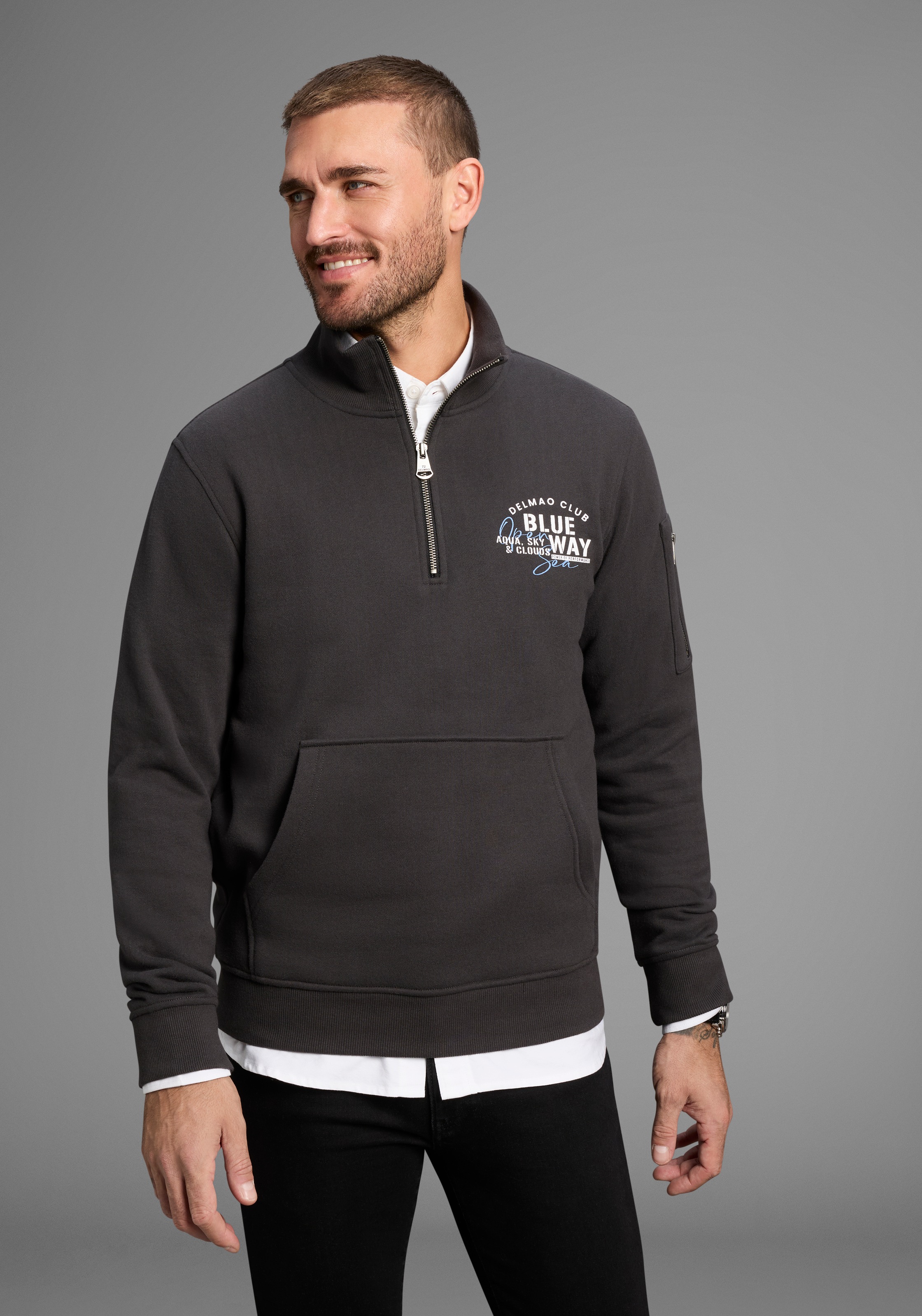 DELMAO Sweatshirt "Troyer" mit moderner Ärmeltasche günstig online kaufen