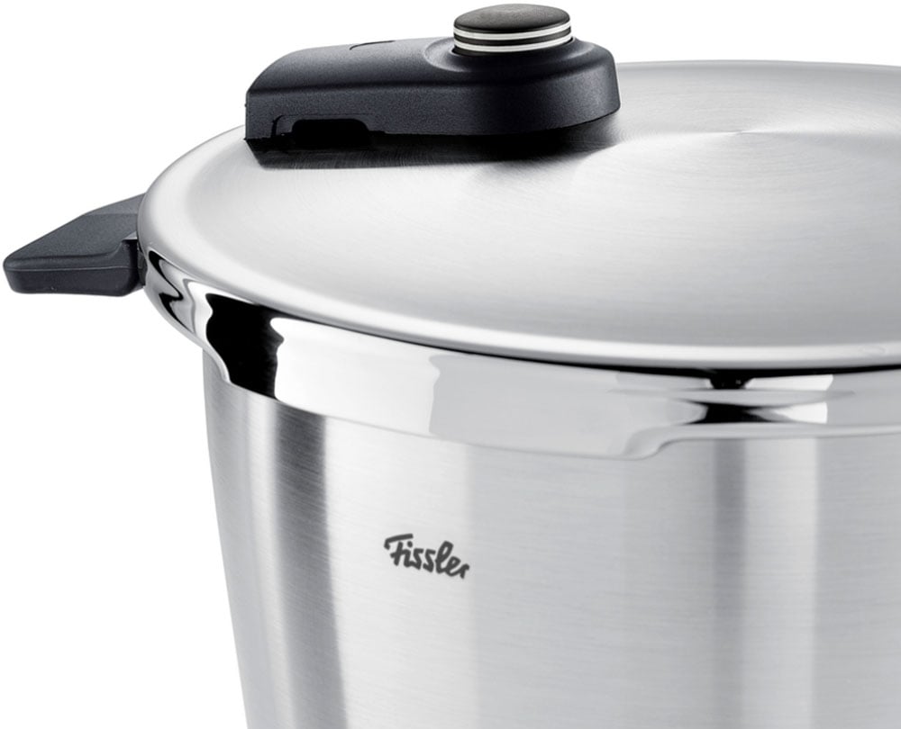Fissler Schnellkochtopf »Vitaquick® Premium«, Edelstahl 18/10, (3 tlg., 1 Schnellkochtopf 2,5 L, 1 Metalldeckel, 1 Dünsteinsatz), Made in Germany, mit gelochtem Einsatz