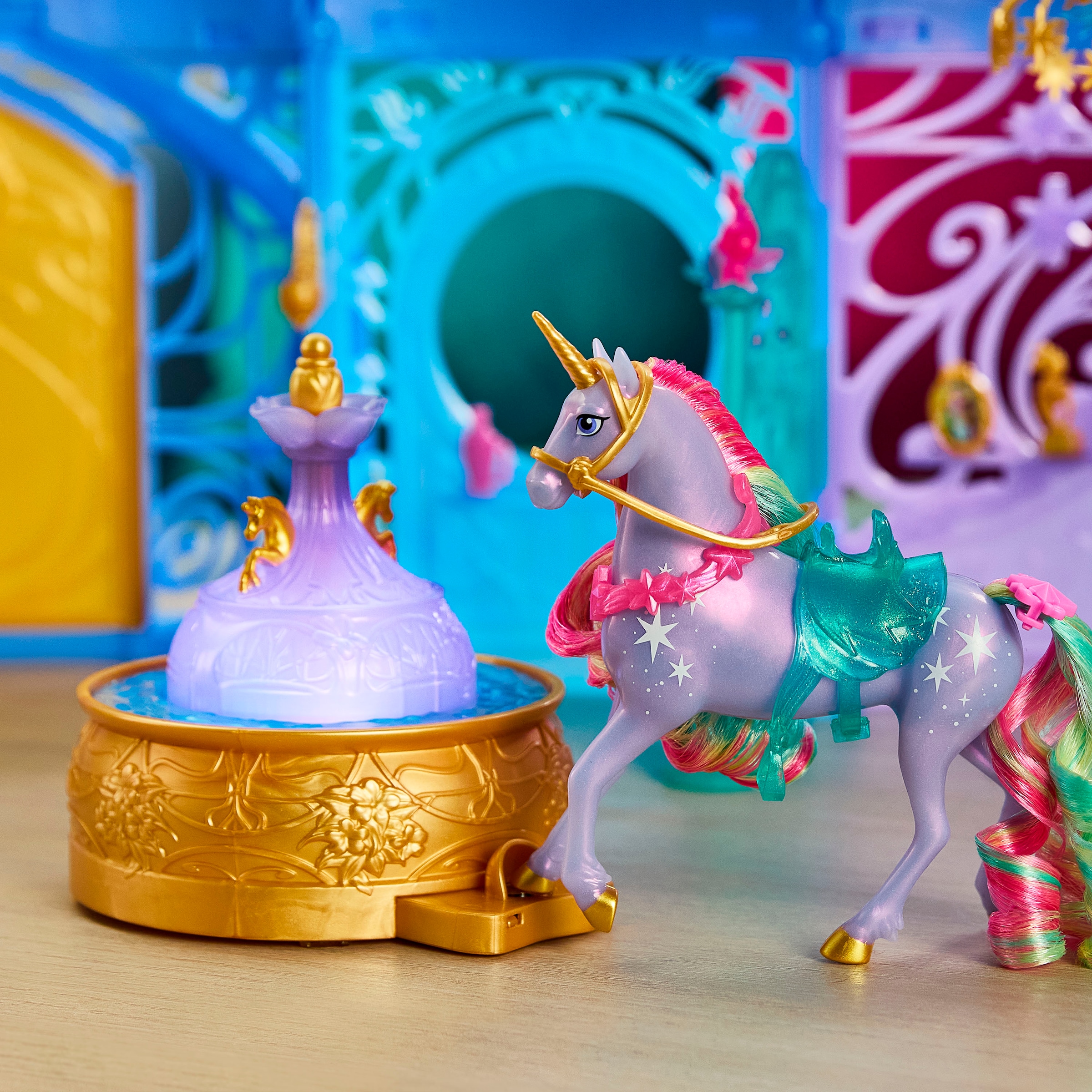 Spin Master Anziehpuppe »Unicorn Academy - Stall Starglow Fountain & Stable«, mit Licht und Sound