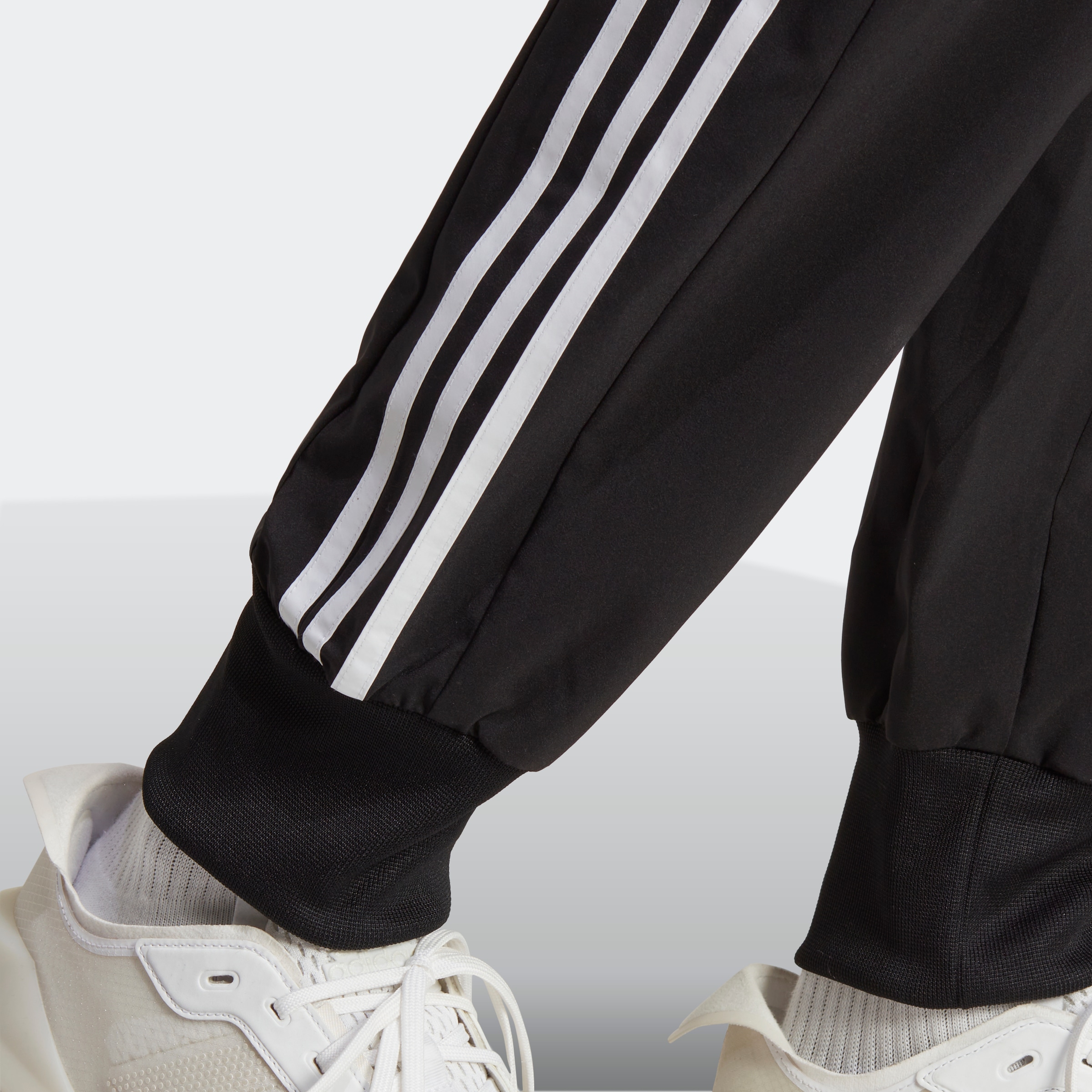 adidas Sportswear Sporthose »AEROREADY ESSENTIALS TAPERED CUFF WOVEN 3STREIFEN  HOSE«, (1 tlg.) ▷ bestellen | BAUR