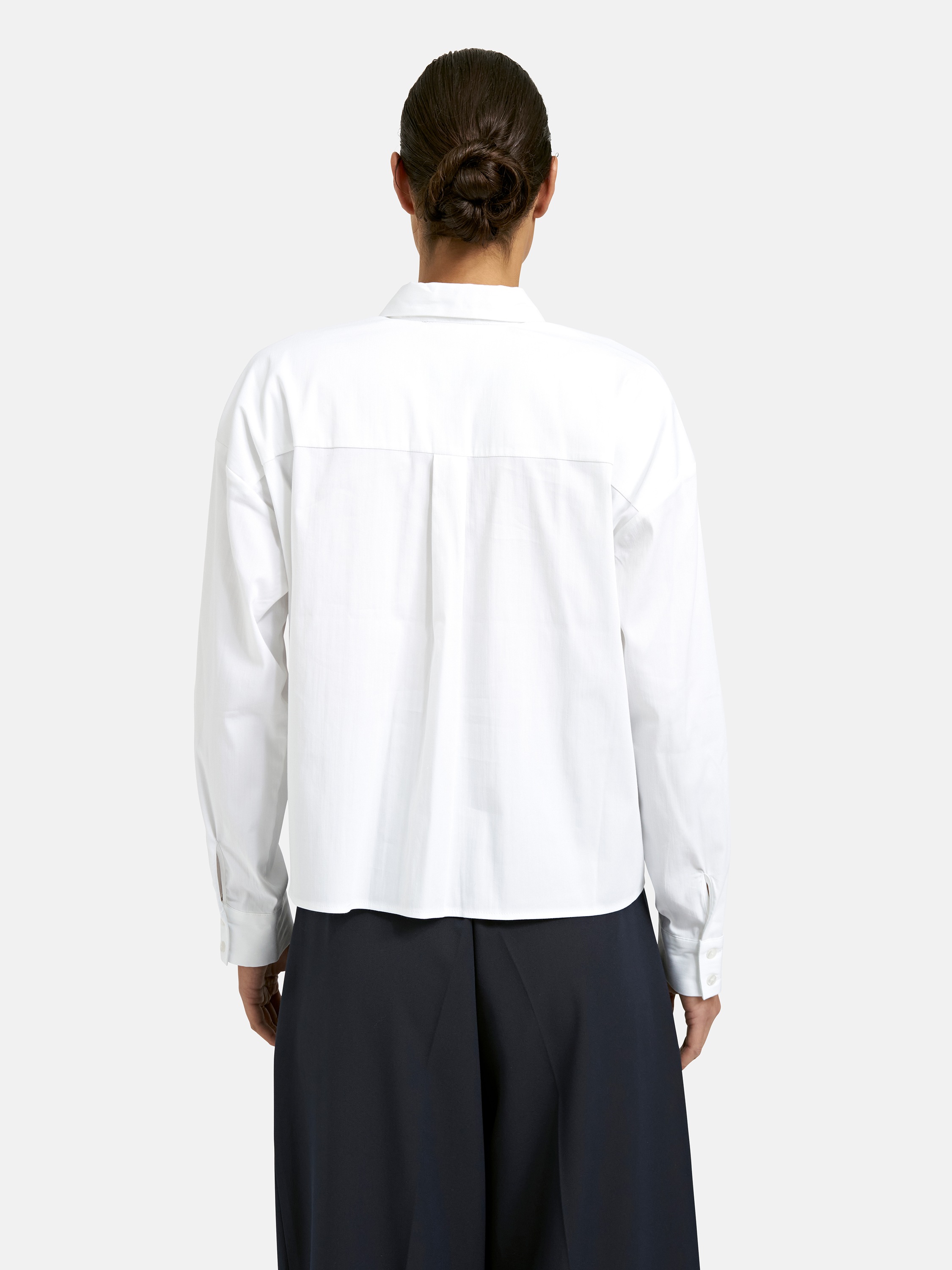 Smith & Soul Langarmbluse in verkürzter Form mit Klappentaschen