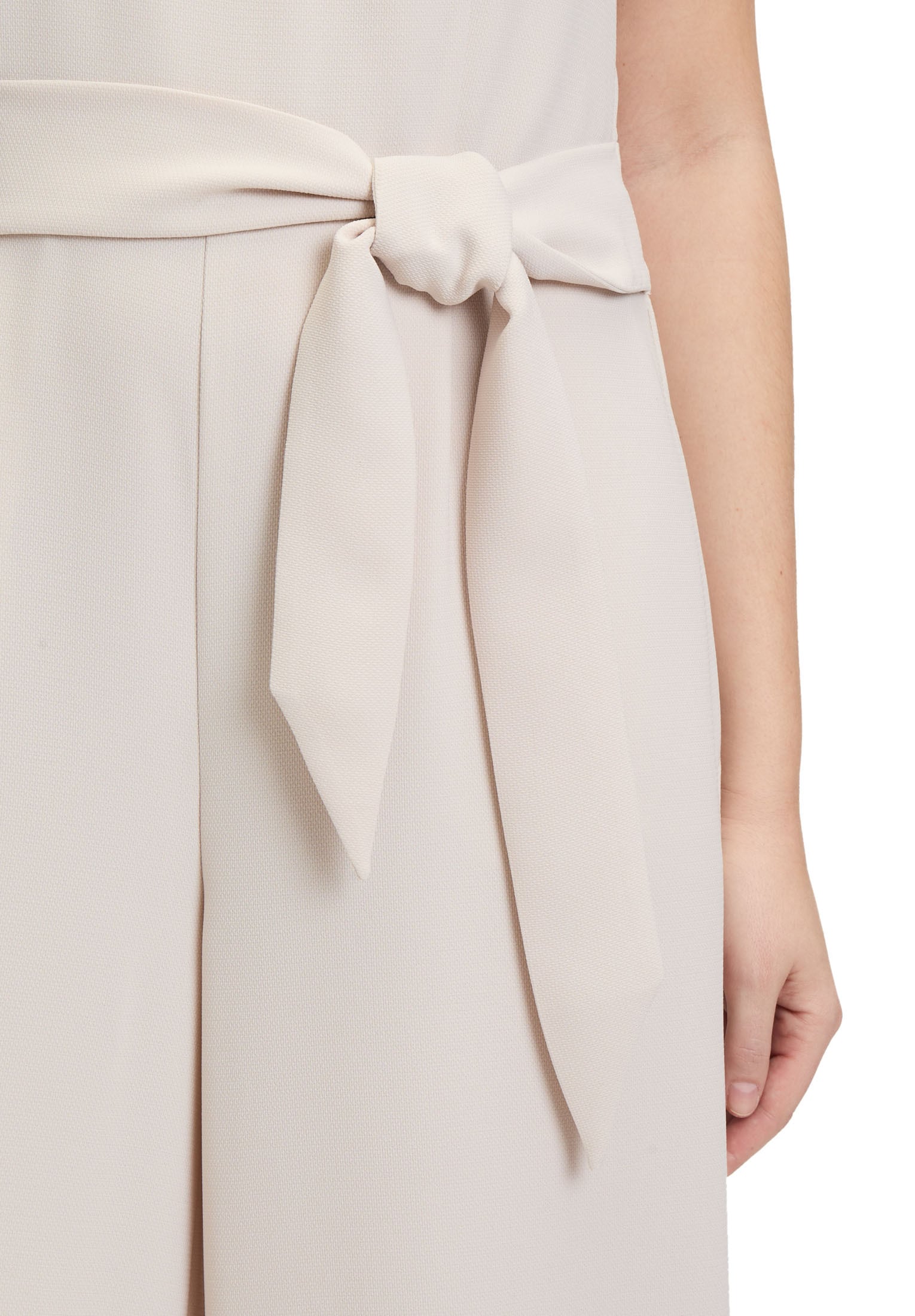 Betty&Co Overall »Betty & Co Jumpsuit ohne Arm«, (1 tlg.), Falten