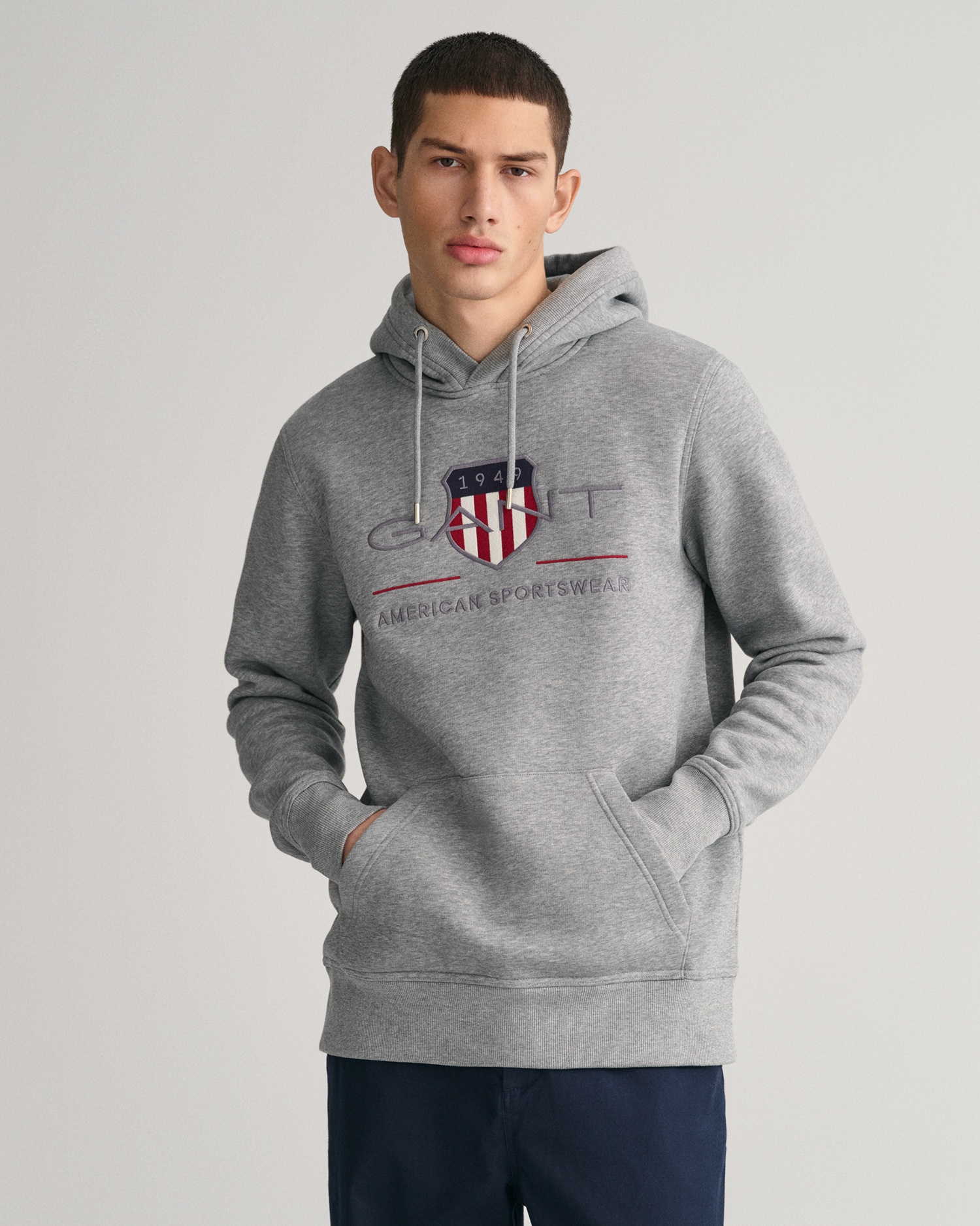 Gant Hoodie "REG ARCHIVE SHIELD HOODIE", mit modischer Logostickerei auf der Brust