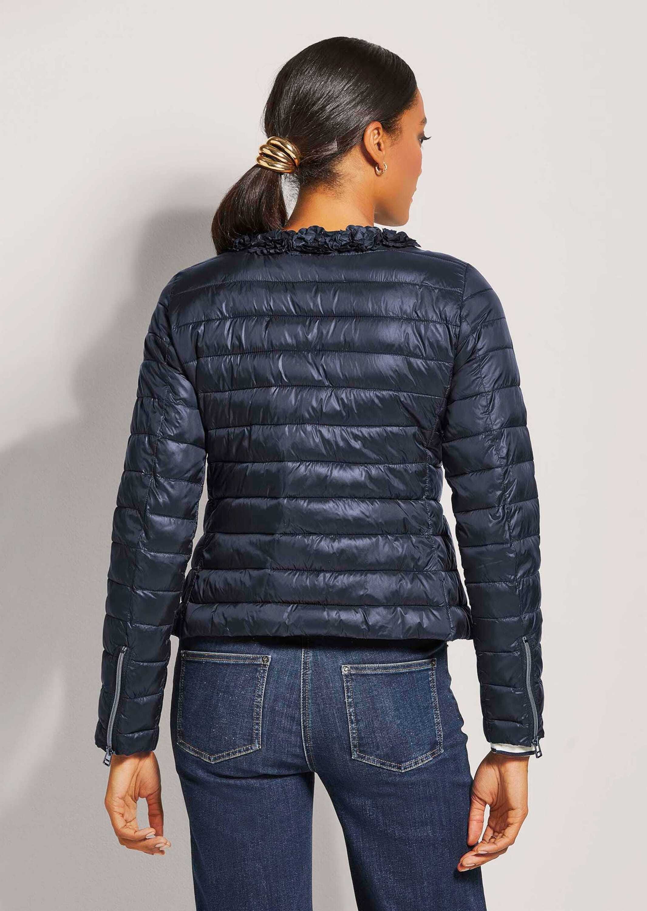 MADELEINE Kurzjacke »Jacke Wattierte Steppjacke mit Blüten-Dekoration«