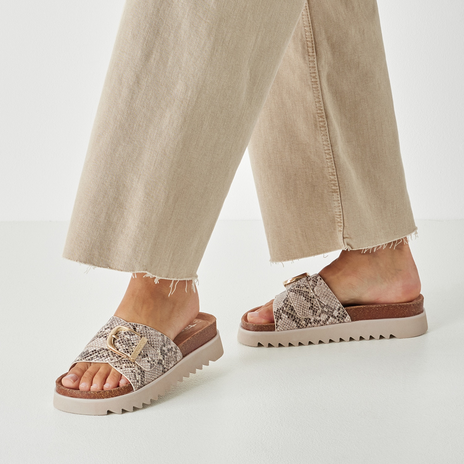 Tamaris Pantolette  Sommerschuh, Plateauschuh mit modischer Schnalle,