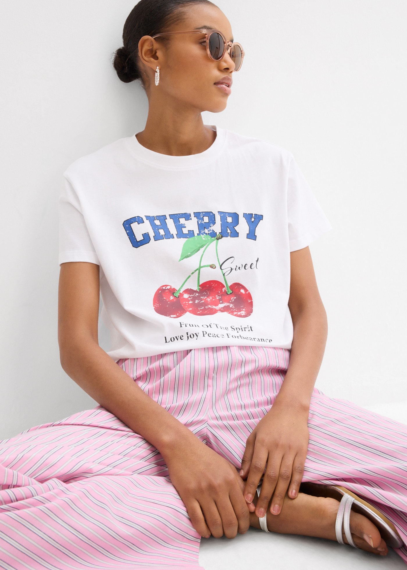 bonprix T-Shirt lässiger Schnitt, aus reiner Baumwolle, Kurzarm-Design