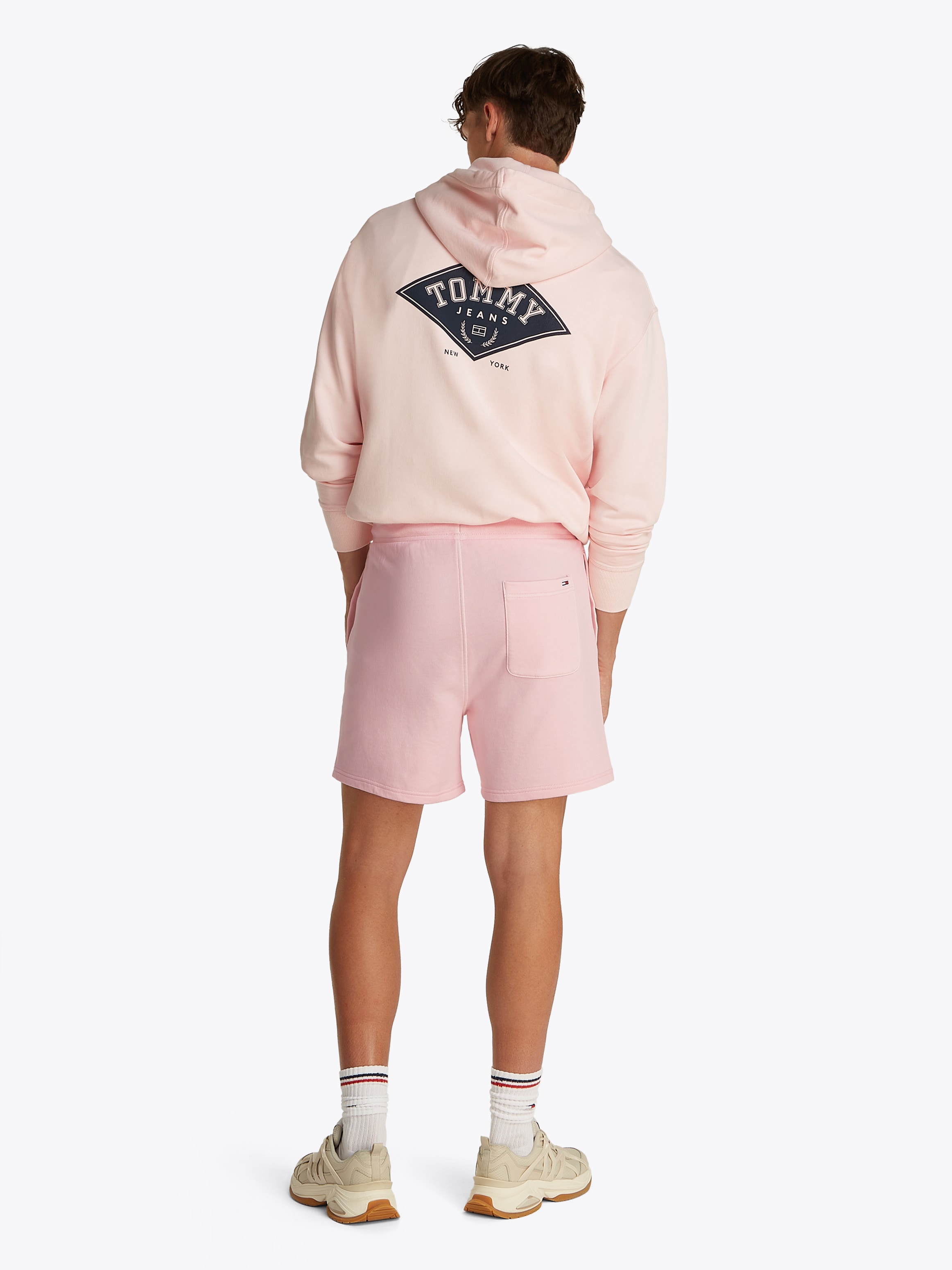 Tommy Jeans Sweatshorts »TJM REG VARSITY GRAPHICS SHORT«
