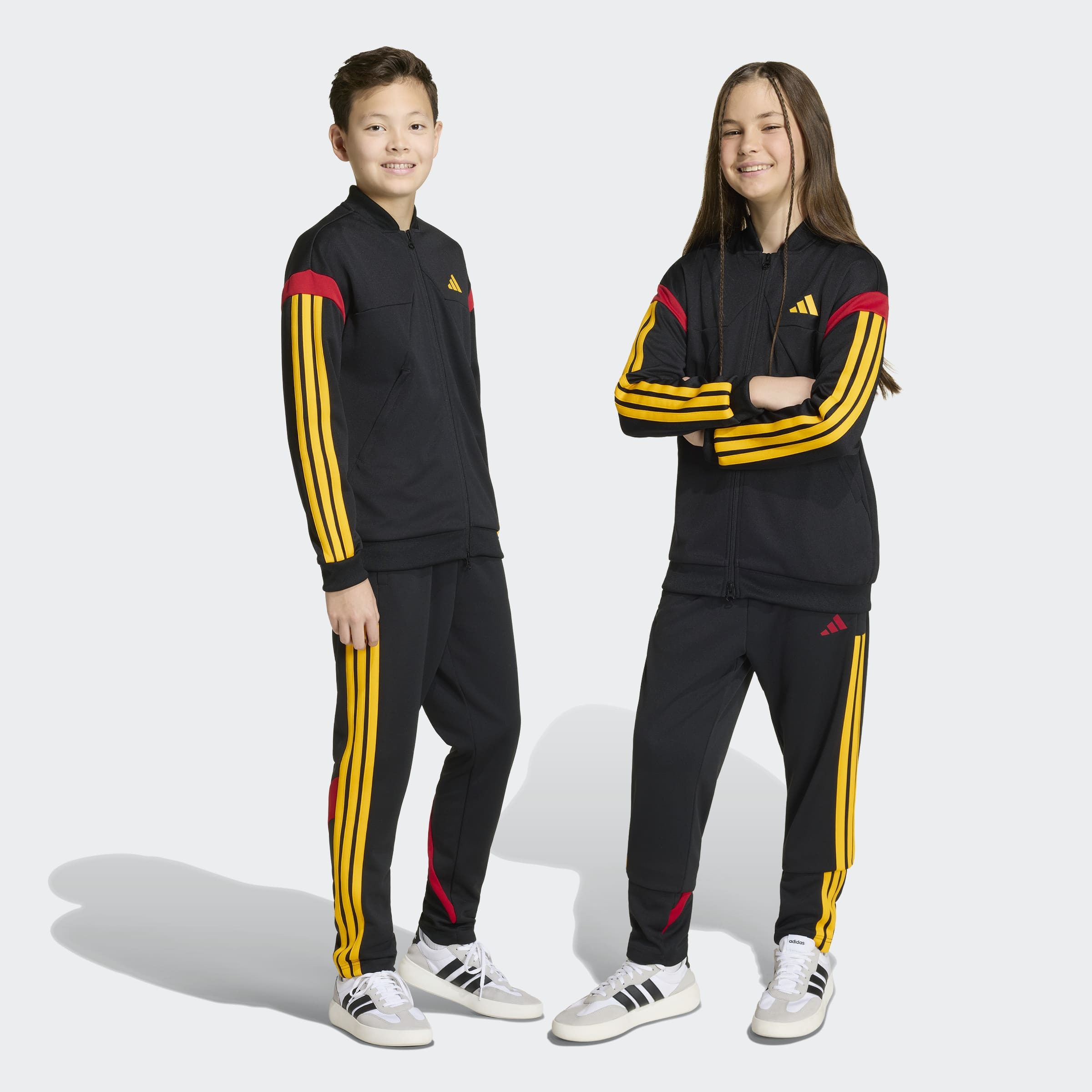 adidas Sportswear Sporthose »J HOT PANT«  mit normal-weiter Passform, ohne Verschluss