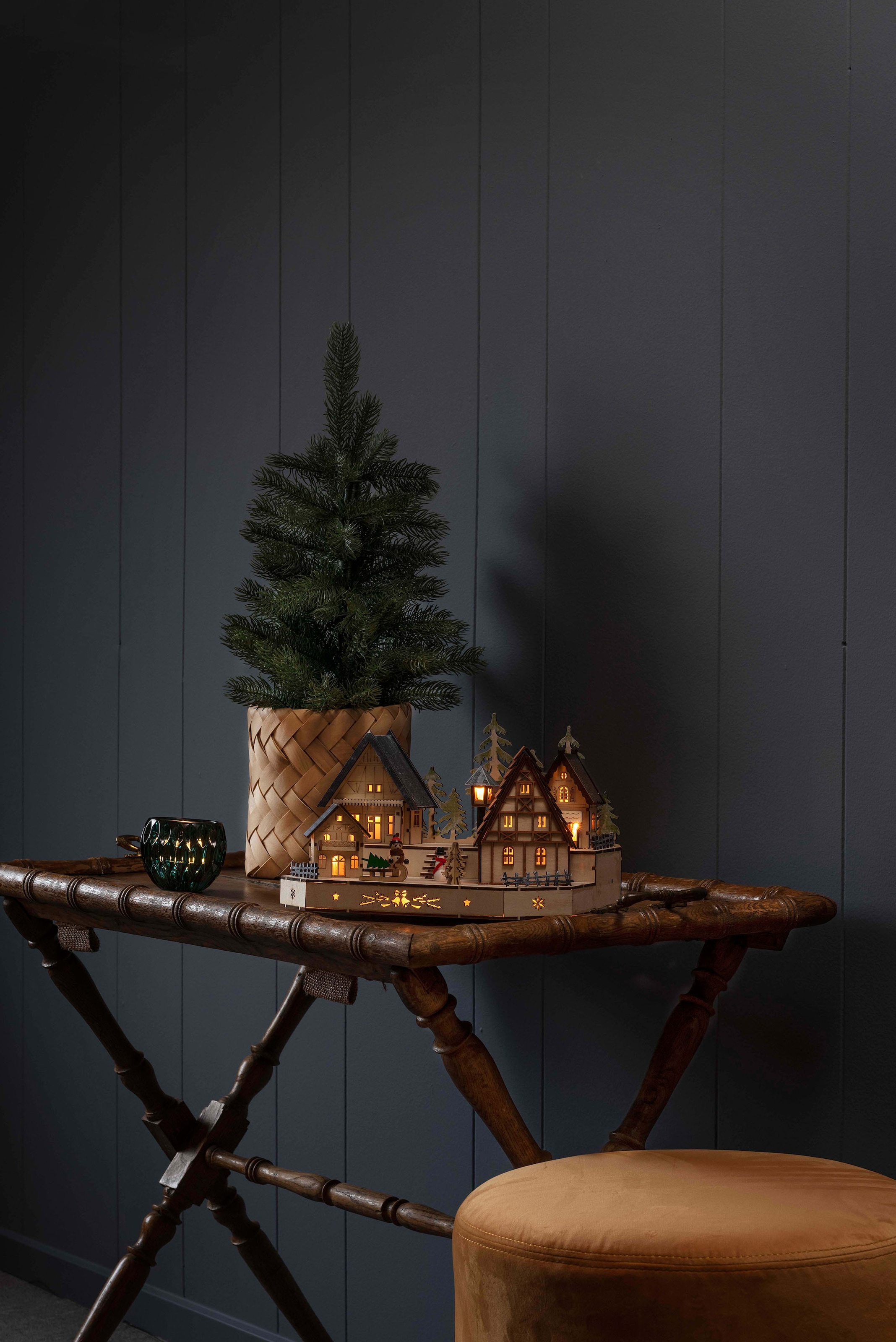 Schlitten bestellen Dorf mit | Holzsilhouette, »Weihnachtsdeko«, LED Weihnachtsdorf und Schneemann, BAUR Kind KONSTSMIDE