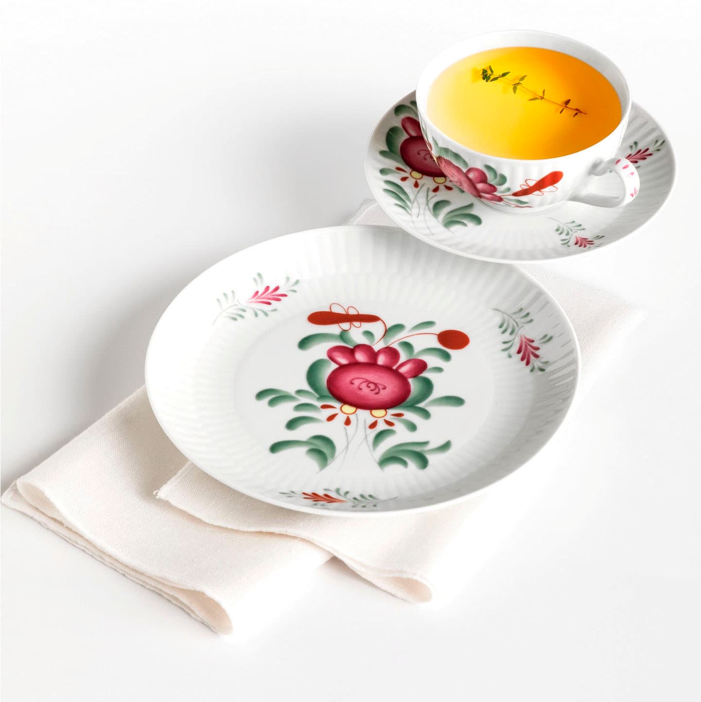 Seltmann Weiden Teeservice »Geschirr-Set, 18 Teile, Amina Ostfiesenrose, klein«, (Set, 18 tlg., 6x Teeobertasse, 6x Kombi-Untertasse, 6x Brotteller), mit Blütenmotiv, Made in Germany