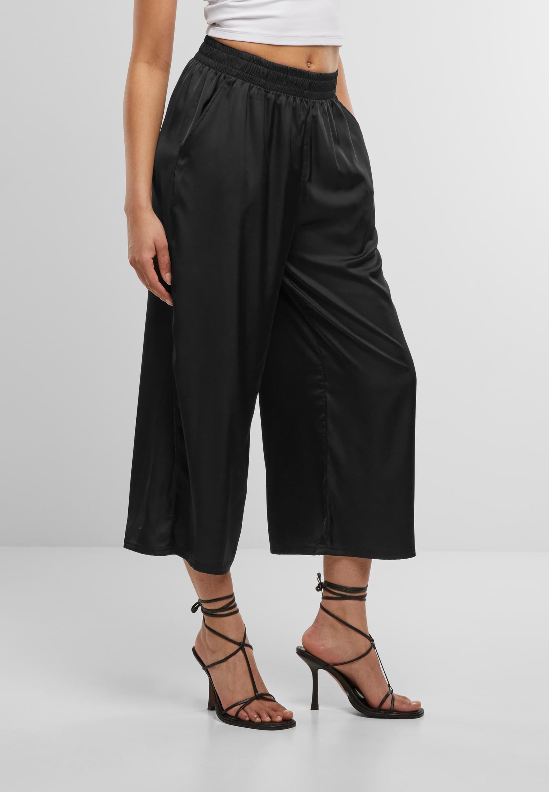 URBAN CLASSICS Stoffhose »Urban Classics Ladies Satin Wide Leg Culotte«, (1 tlg.)