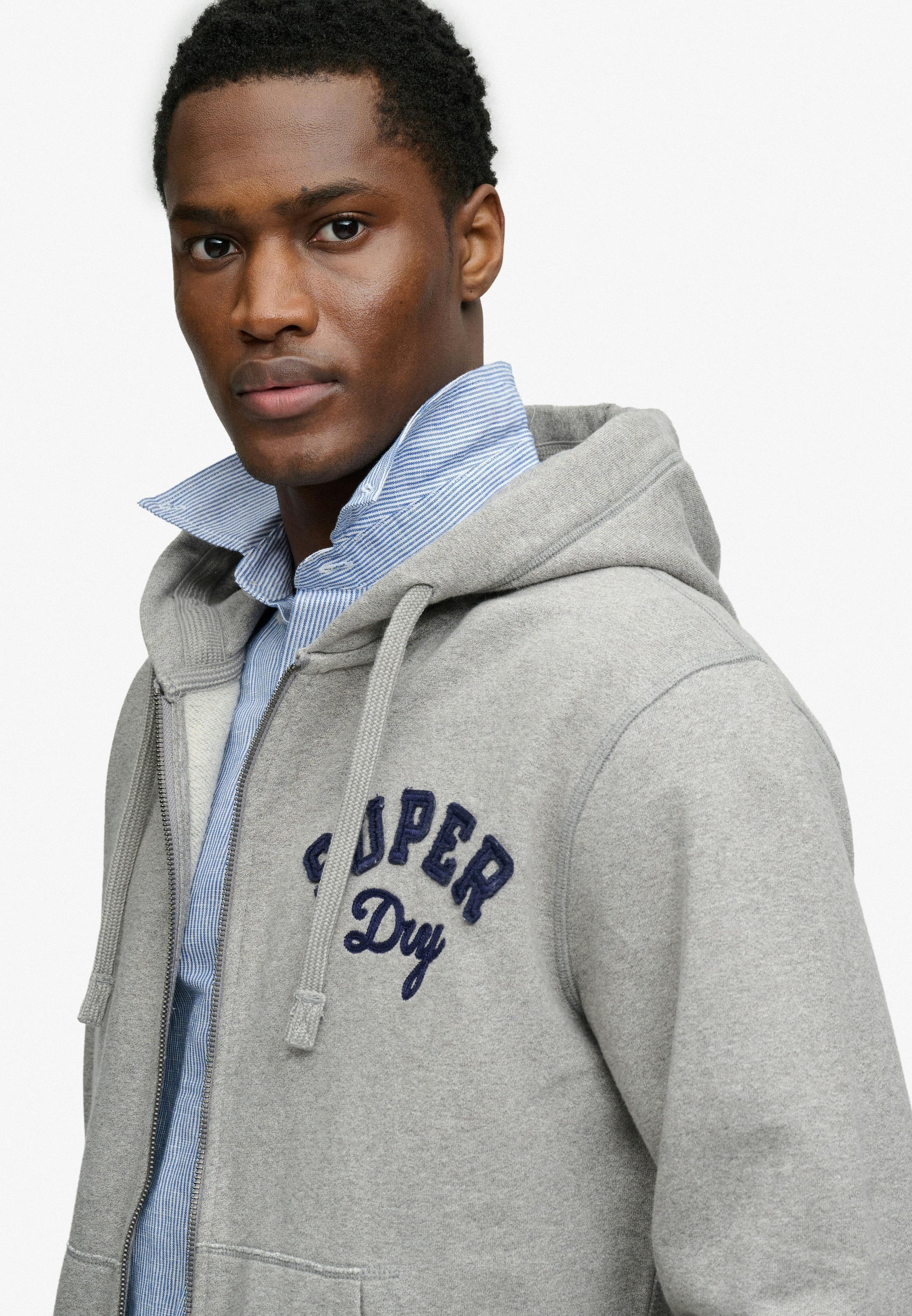 Superdry Kapuzensweatjacke »VINTAGE ATHLETIC ZIPHOOD« aus Baumwolle und angerauter Sweatware, Loose Fit, mit Reißverschluss