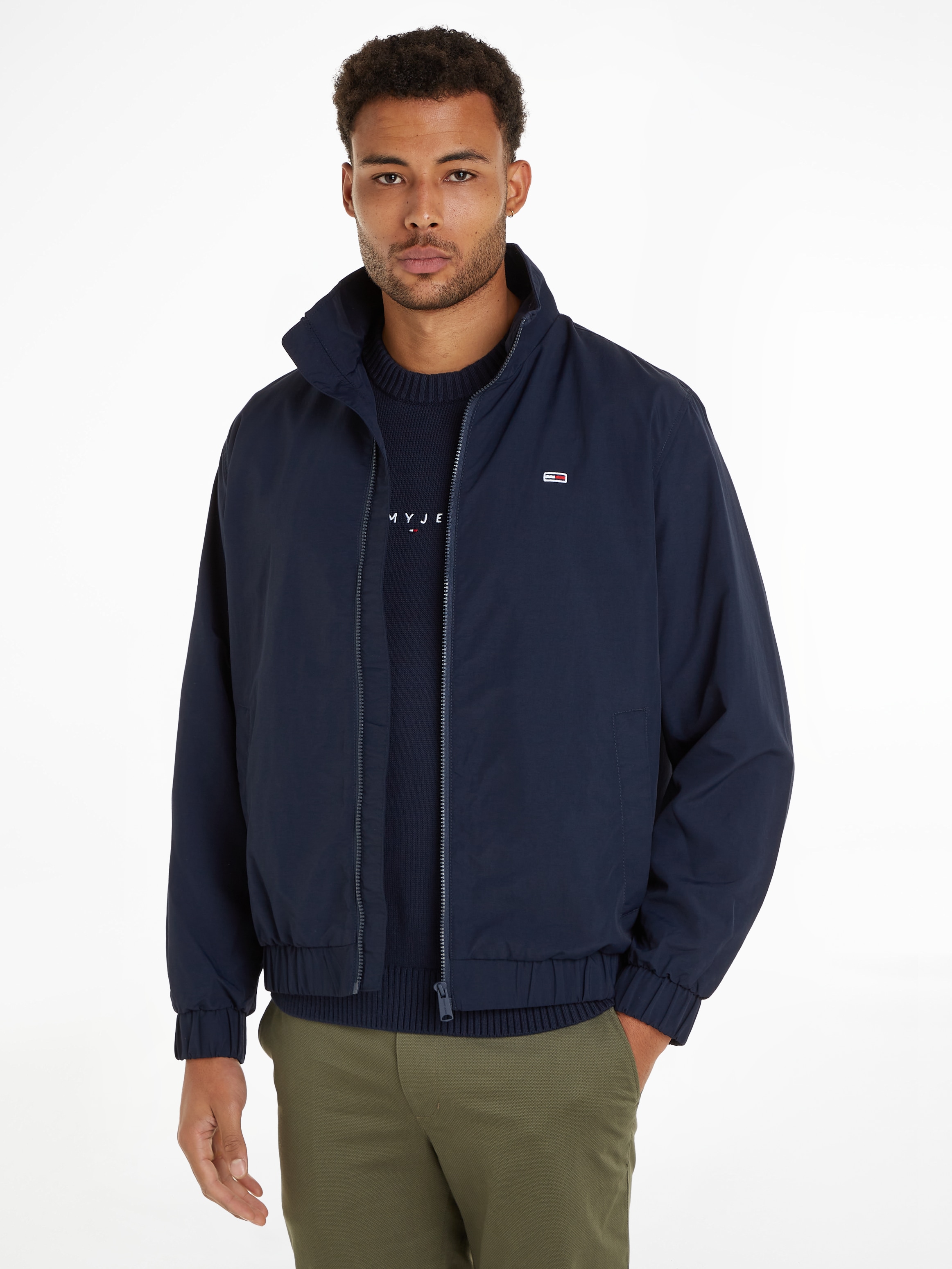 Tommy Jeans Kurzjacke "TJM ESSENTIAL JACKET EXT", Bomberjacke mit Stehkragen