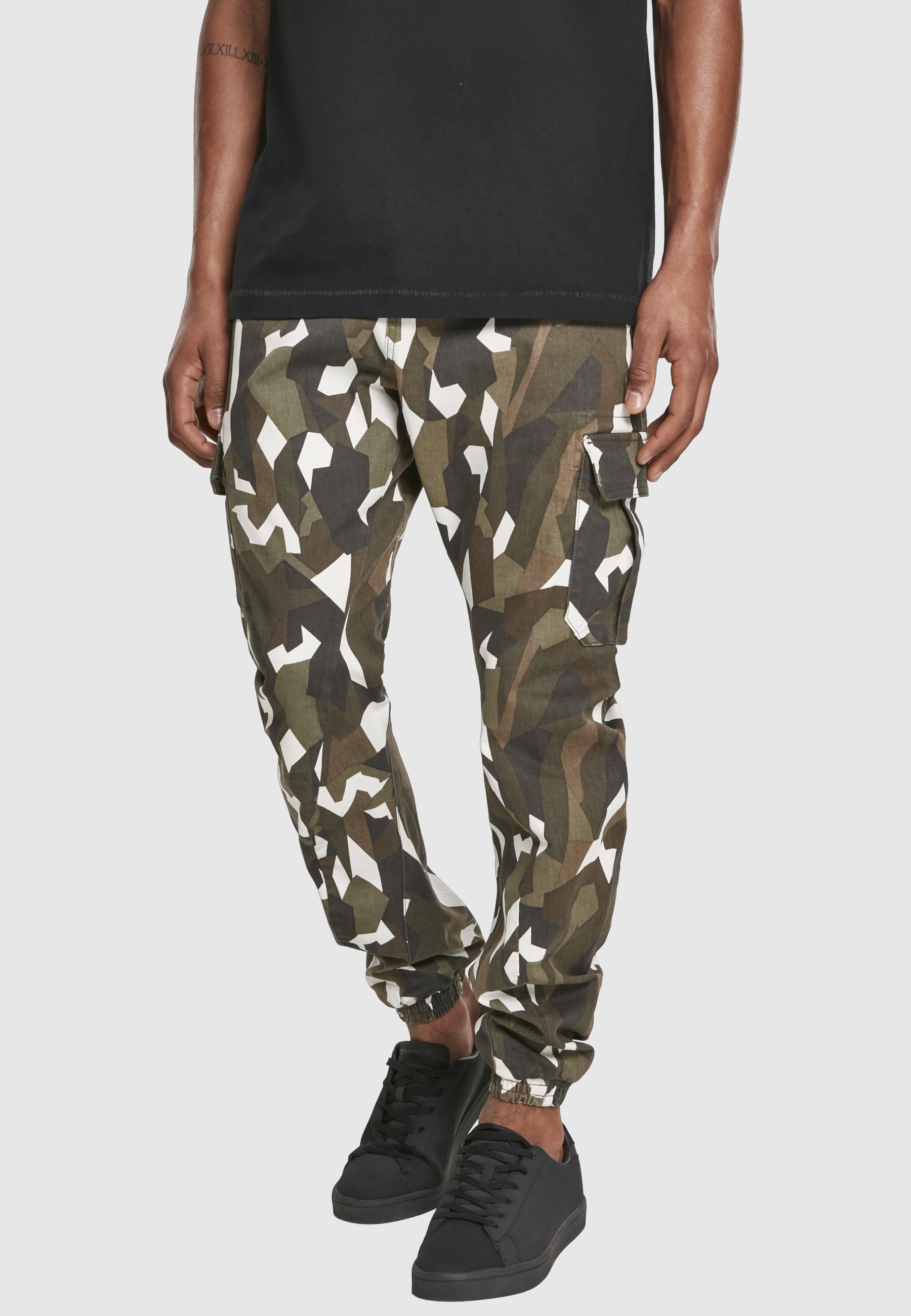 URBAN CLASSICS Cargohose »Urban Classics Herren Geometric Camo Stretch Twill Cargo Pants«