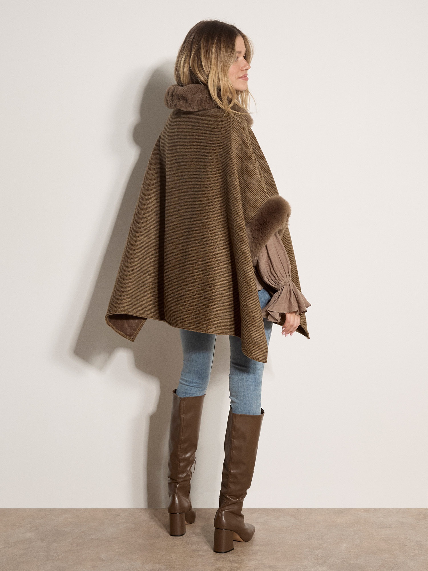 Apricot Strickcape »Cape mit Kunstfellbesatz« mit Manschetten