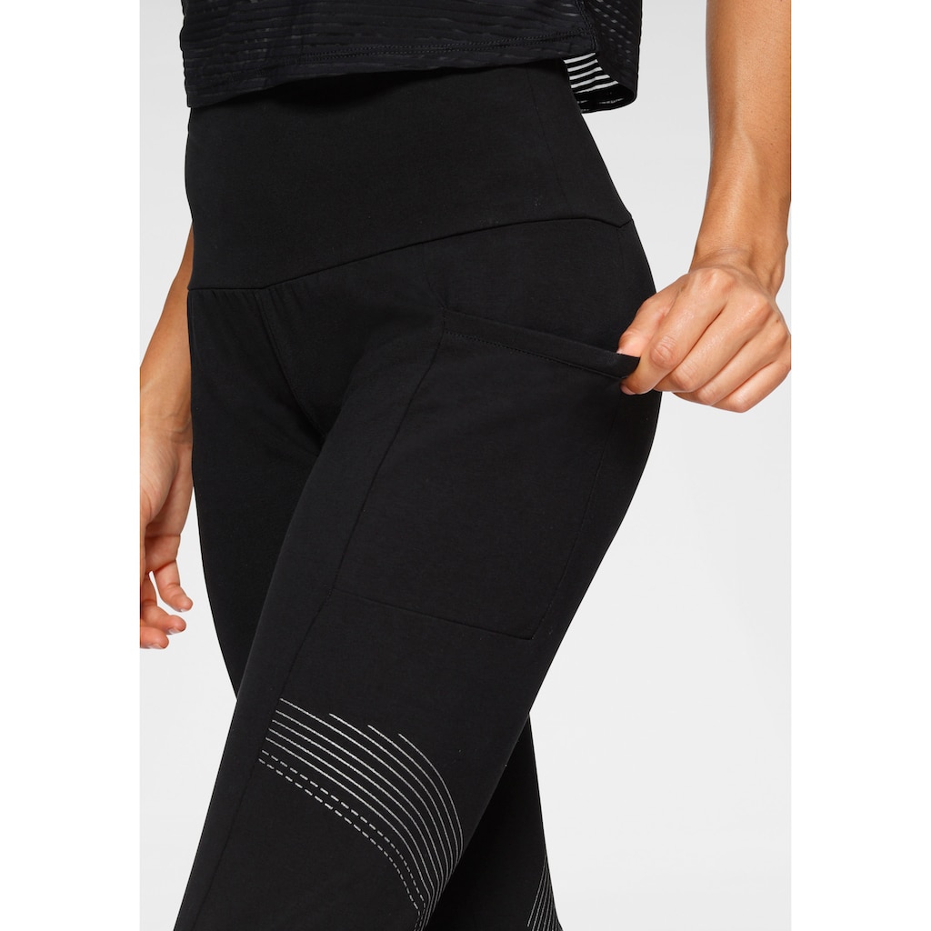 LASCANA ACTIVE Caprileggings, mit optischen Reflektortprint und Handytasche