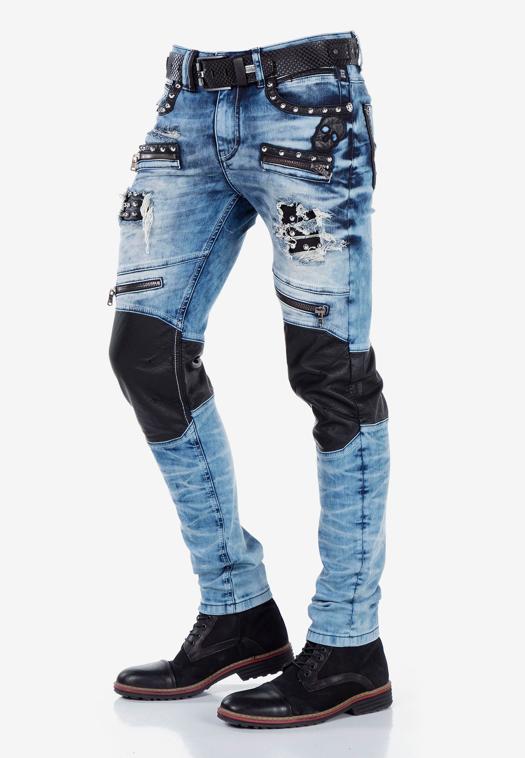 Cipo & Baxx Bequeme Jeans, mit Kunstlederapplikationen