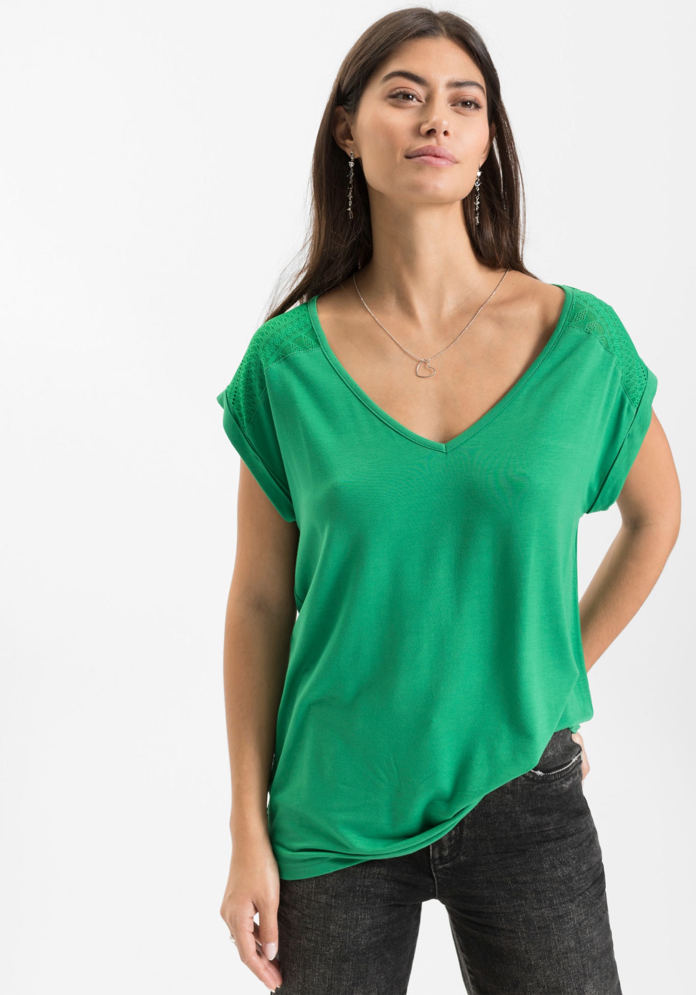 bonprix T-Shirt "Shirt aus Viskose-Mix" lockere Passform, Kurzarm, aus Viskose-Mix, mit hochwertiger Spitze