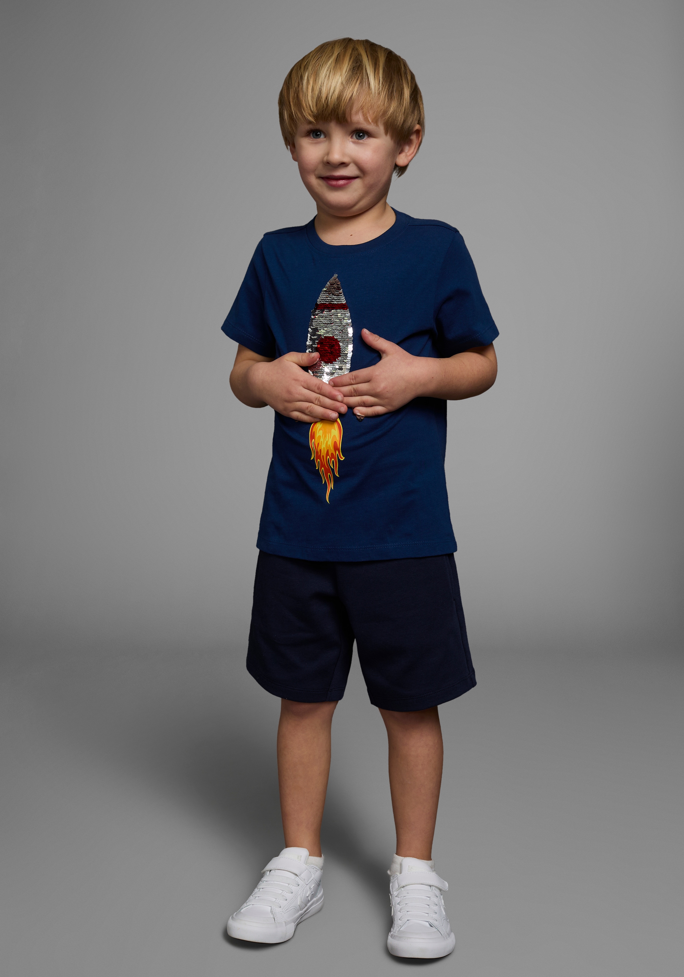 KIDSWORLD T-Shirt »Mit Rakete aus Wendepailletten«, Kurzarm, Basic-Passform, bedruckt, Rundhalsausschnitt