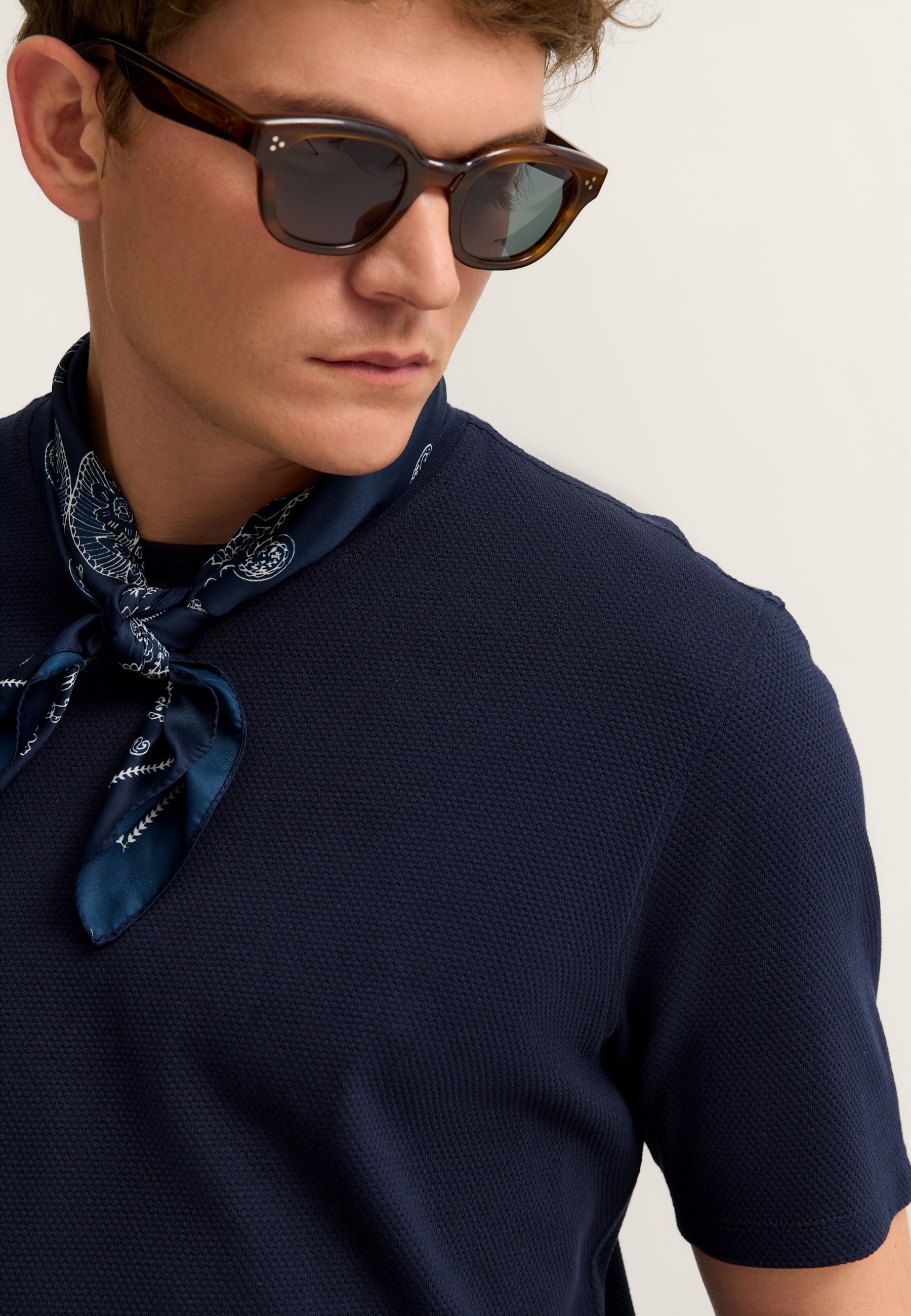 bugatti T-Shirt mit einer eleganten Struktur