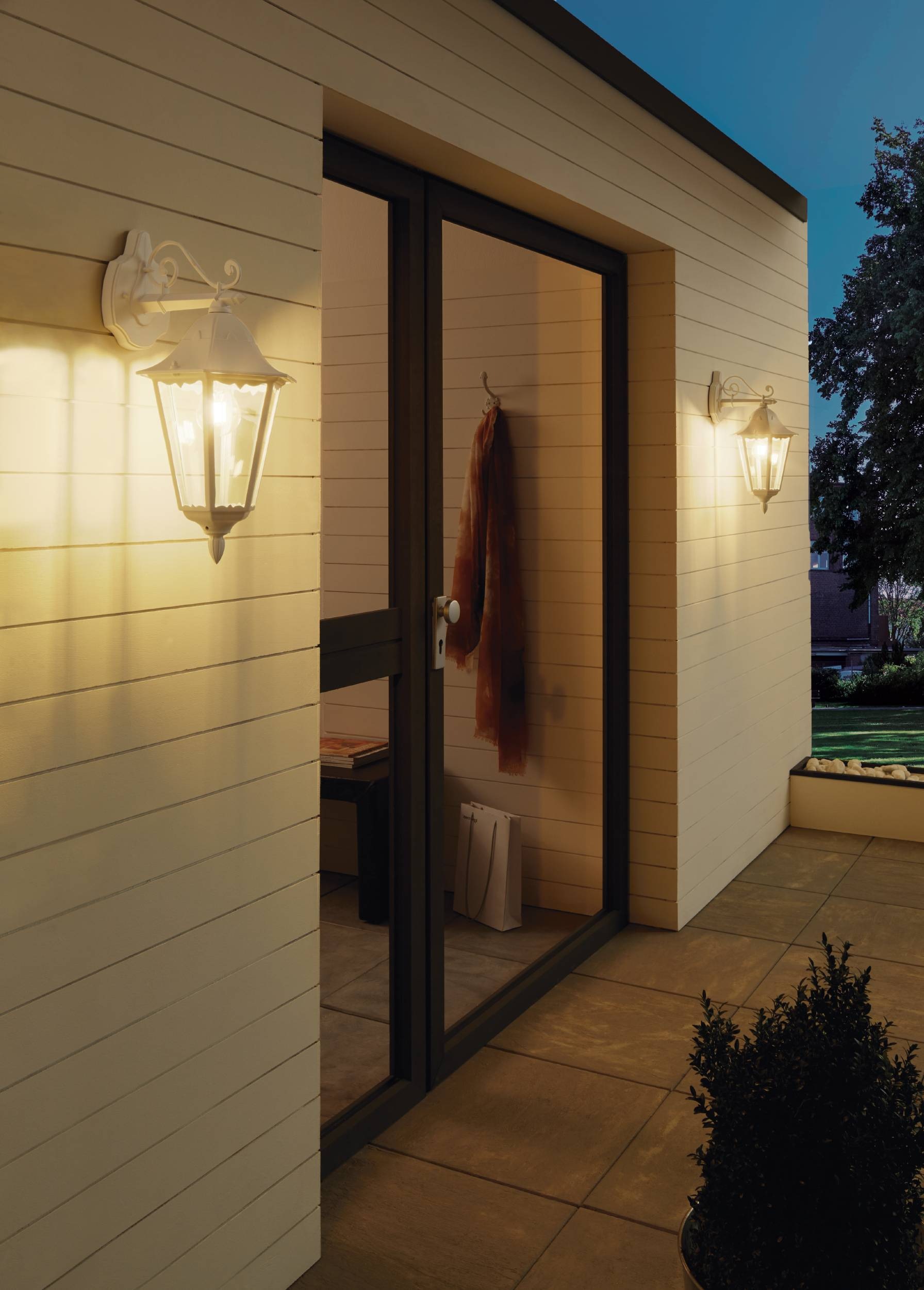 EGLO Wandleuchte »Navedo Außen-Wandlampe, Wandlampe aus Aluguss und Glas, E27, IP44« E27 1 Stk. Wand-/Deckenleuchte - L20 x H47,5 x AL28,5 cm - weiß - 1X60W exkl.