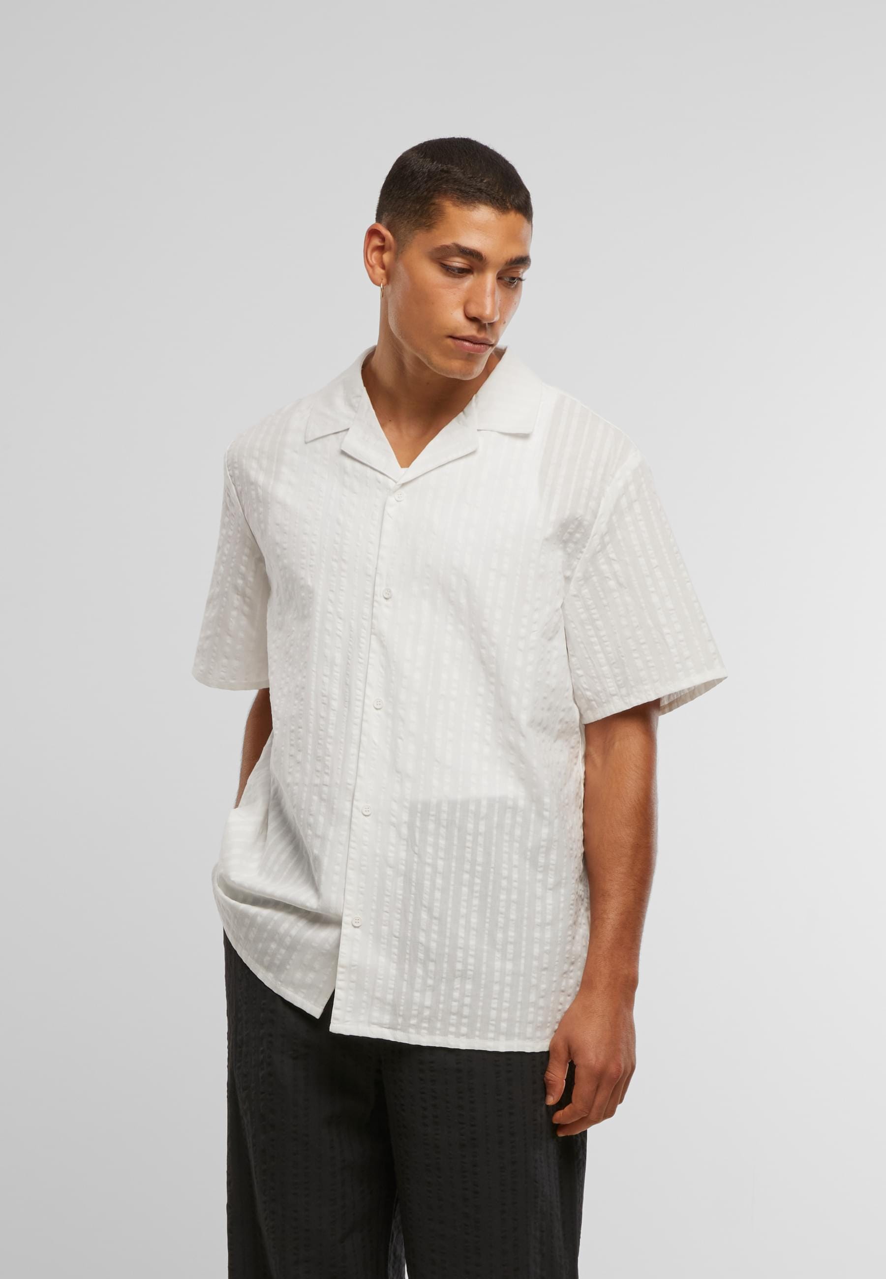 URBAN CLASSICS Langarmhemd »Urban Classics Seersucker Resort Shirt«, (1 tlg.)