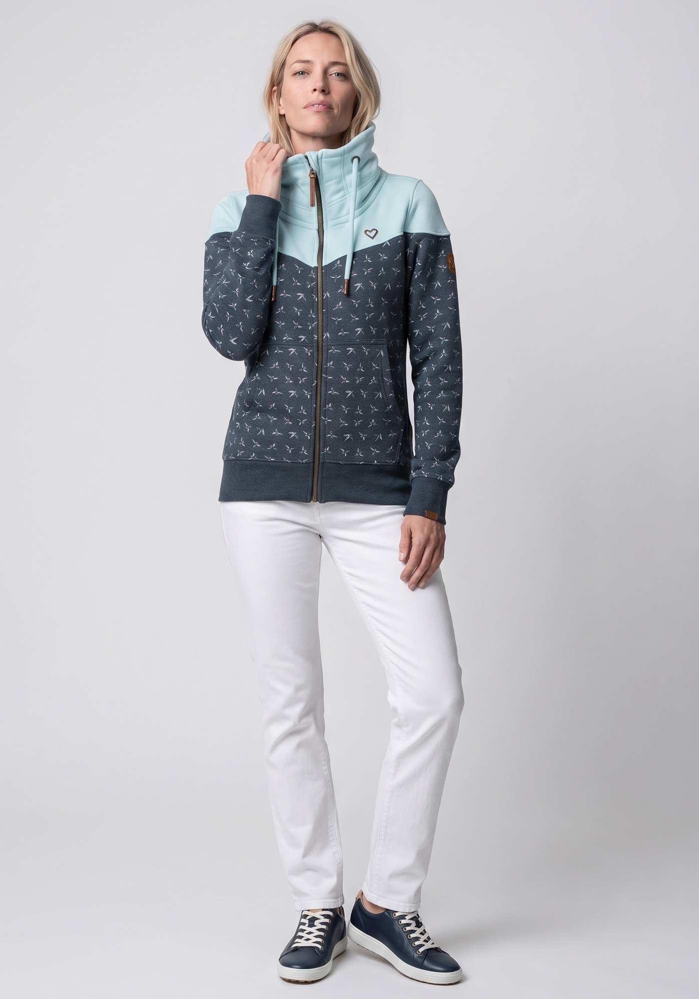 Alife & Kickin »ValinaAK B« mit hohem regulierbaren Stehkragen in toller Sweat-Qualität