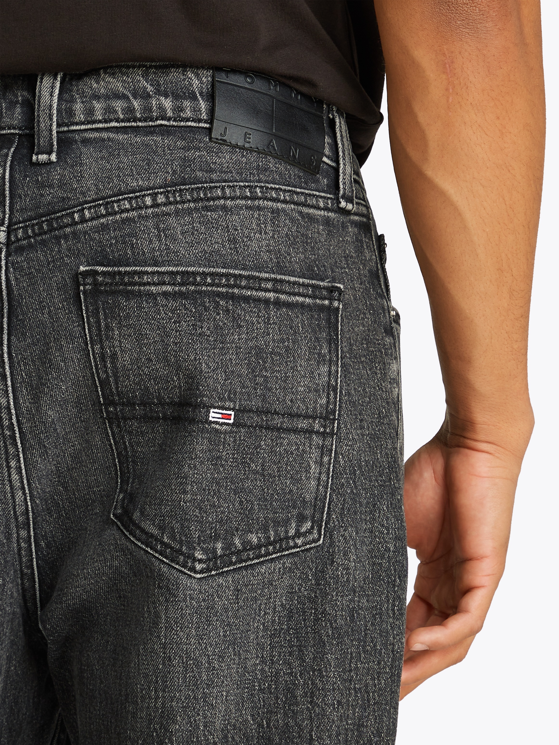 Tommy Jeans Gerade Jeans »Isaac Relaxed Tapered«, Relaxed‑Fit‑Jeans mit konisch zulaufendem Bein