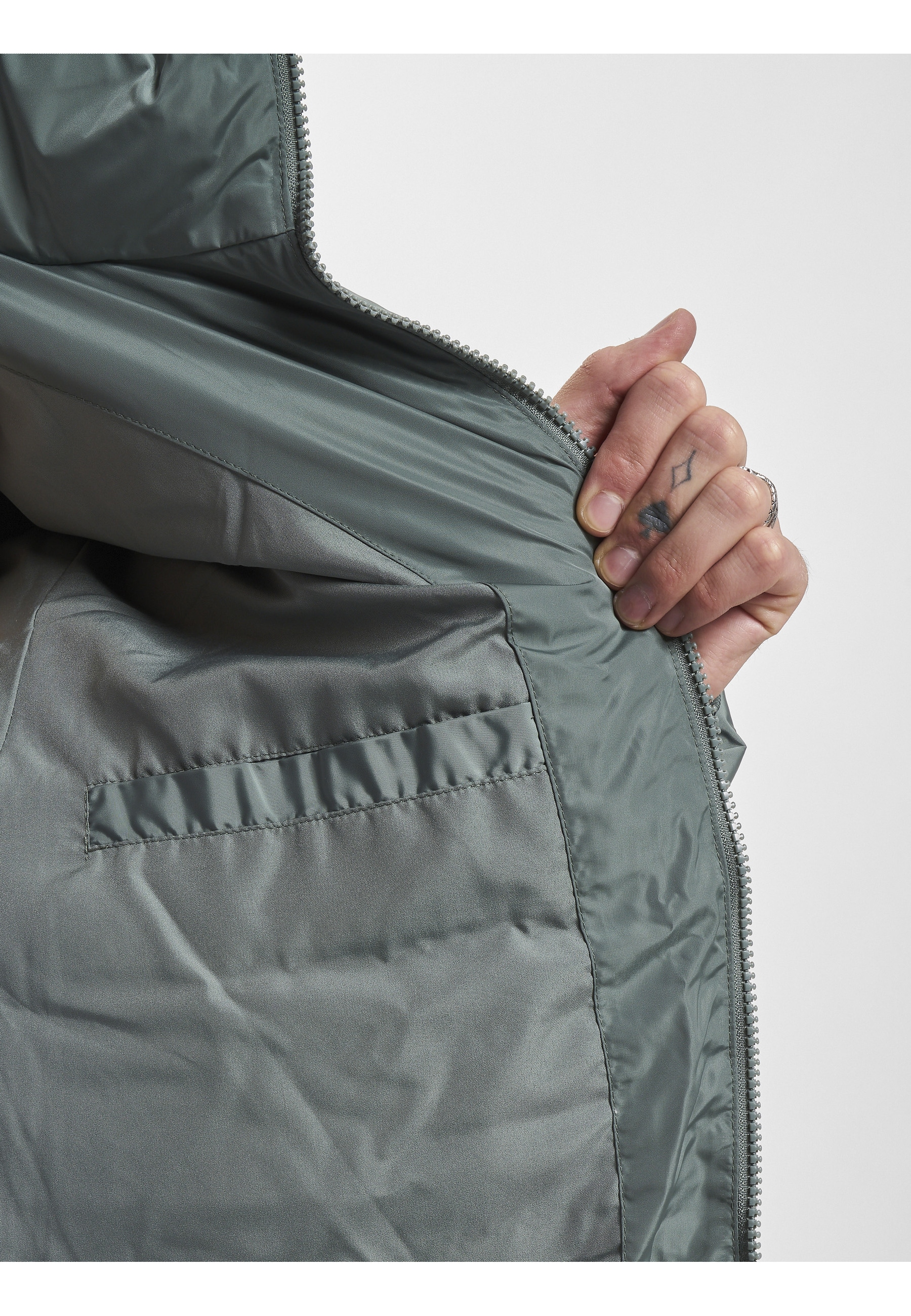 Karl Kani Winterjacke »Karl Kani Damen KM233-058-1 KK Retro Hooded Puffer Jacket« 1 Stk. tlg. mit Kapuze