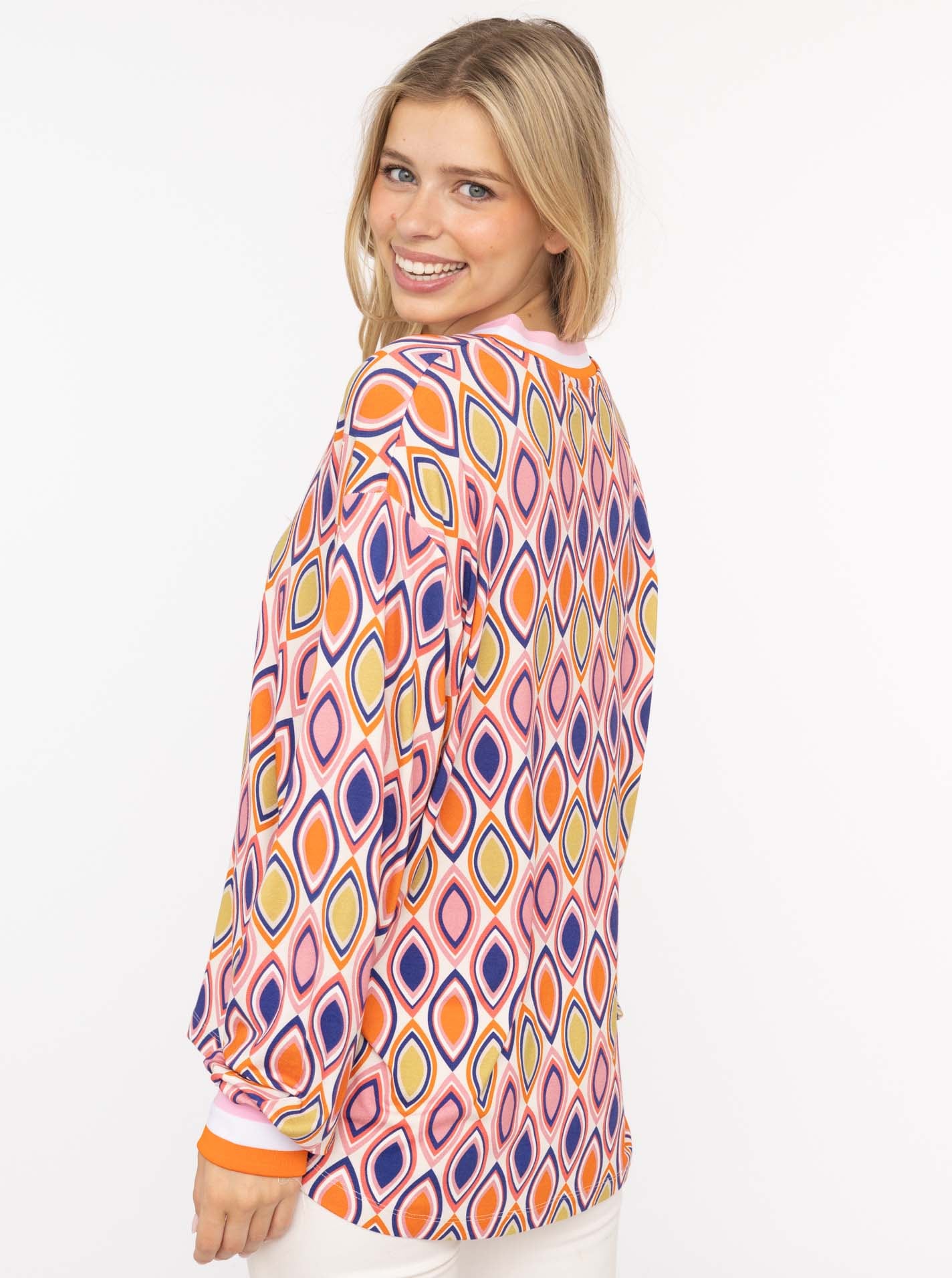 Zwillingsherz Blusenshirt »"Ornament"«, langärmlig, V-Neck, Ornament-Print, sportive Bündchen