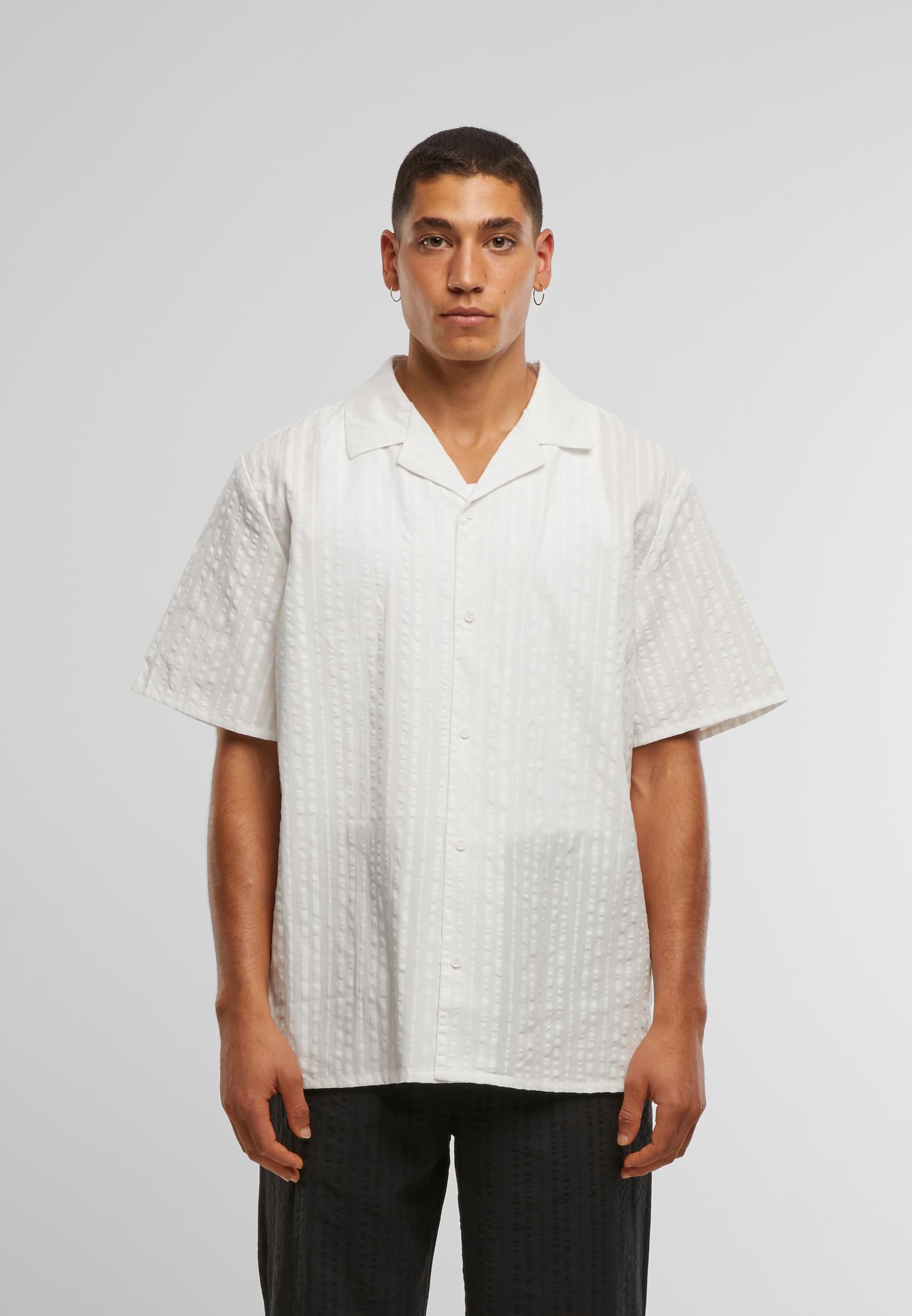 URBAN CLASSICS Langarmhemd »Urban Classics Seersucker Resort Shirt«, (1 tlg.)