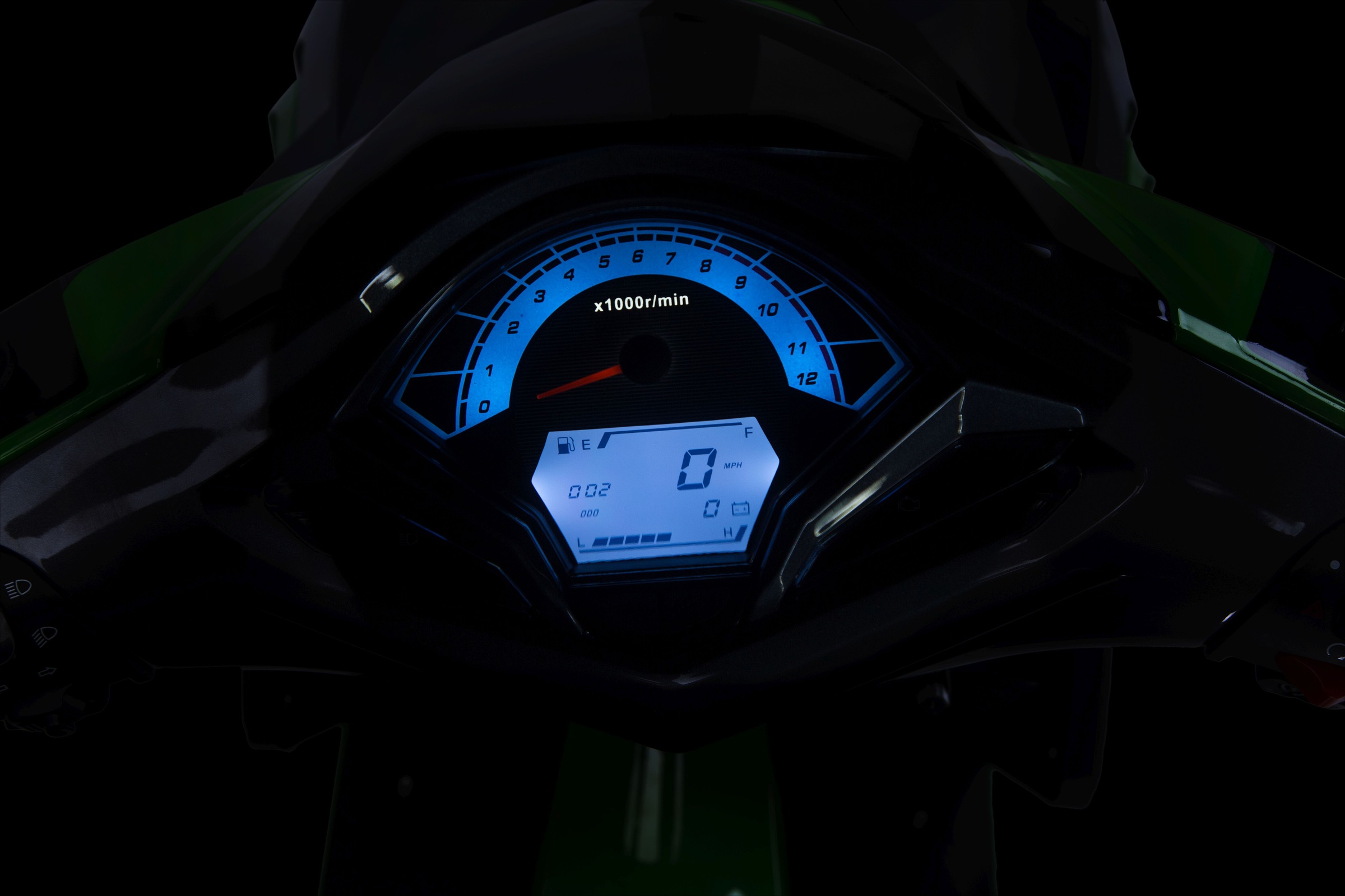 GT UNION Motorroller »Striker«, 50 cm³, 45 km/h, Euro 5, 3 PS, mit USB-Anschluss und LED-Vollausstattung, sportliches Design