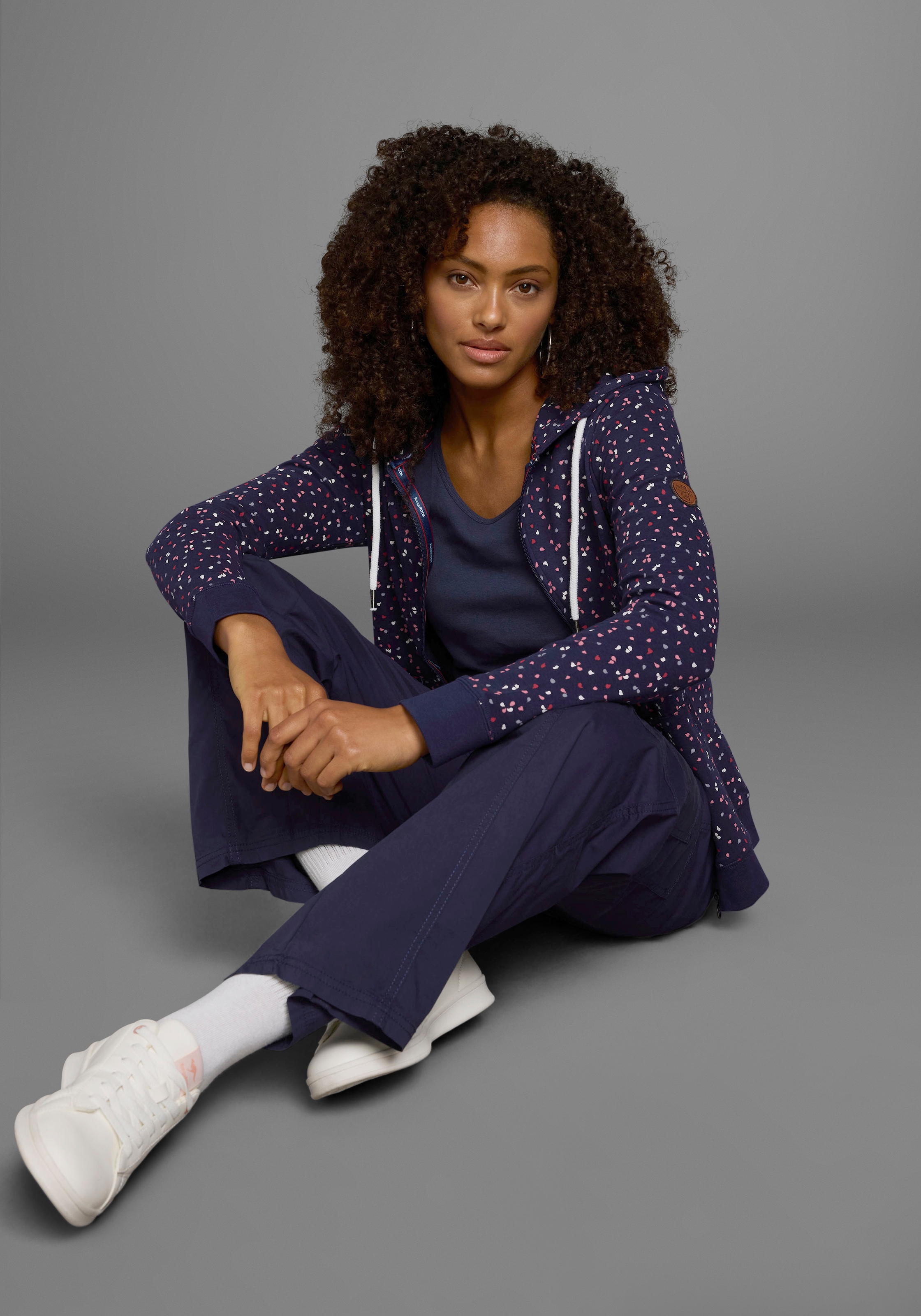 KangaROOS Kapuzensweatjacke, mit sportlichem Minimal-Print