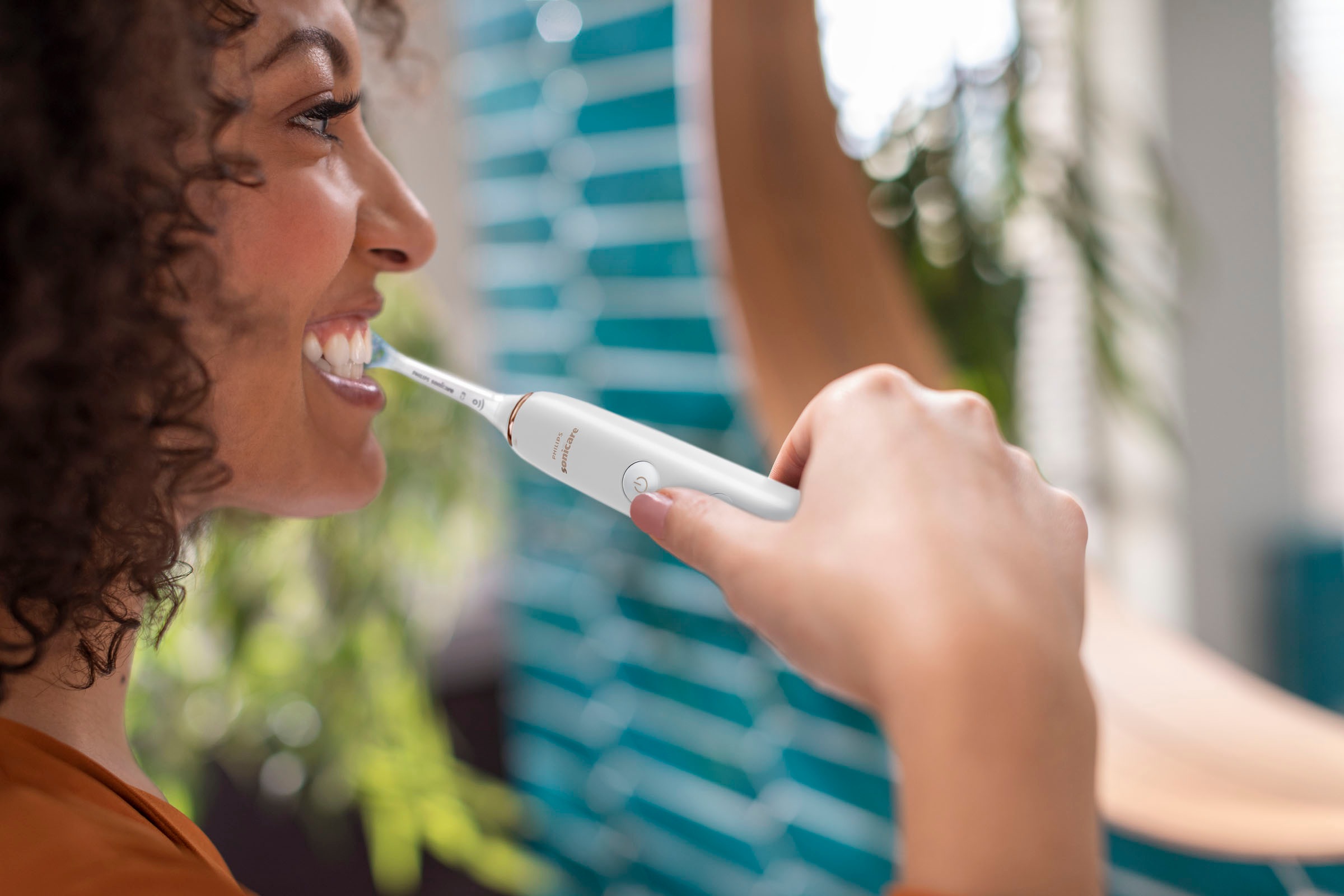 Philips Sonicare Elektrische Zahnbürste »DiamondClean 9000 HX9911«, 1 St. Aufsteckbürsten, mit Schalltechnologie, Ladeglass, USB-Reiseetui