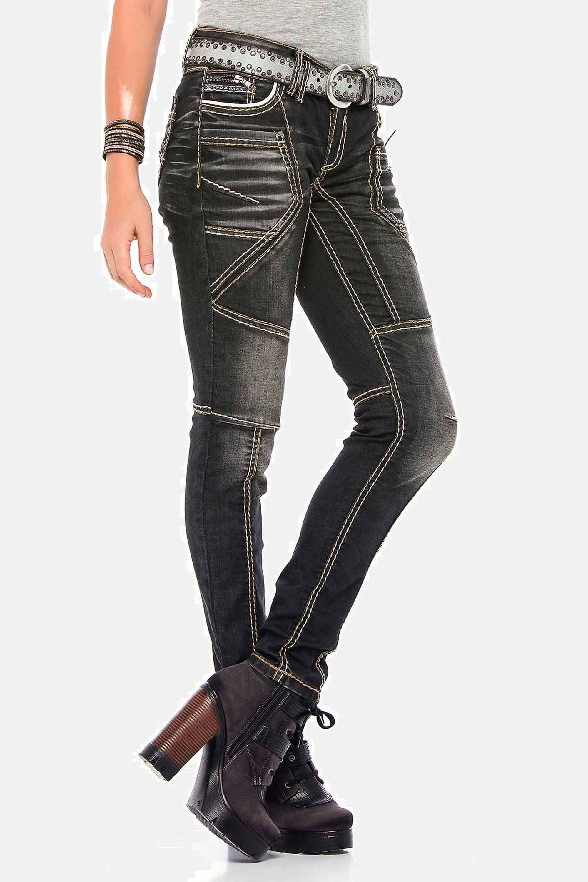 Cipo & Baxx Slim-fit-Jeans »Jeans«, mit extravagantem Nahtdesign, WD382