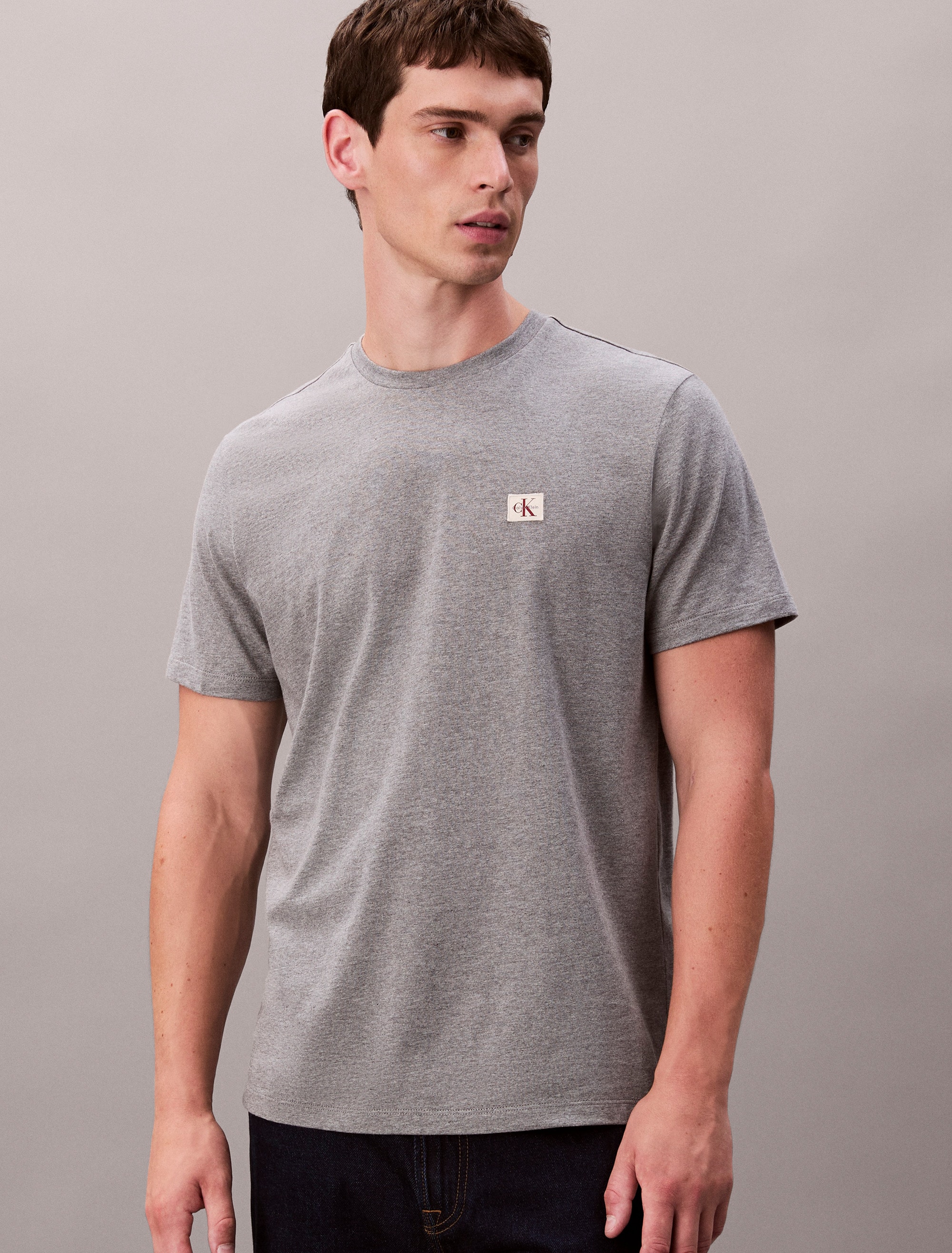 Calvin Klein Jeans T-Shirt »SS BADGE 30S JERSEY CLASSIC TEE«, Mit Rundhalsausschnitt